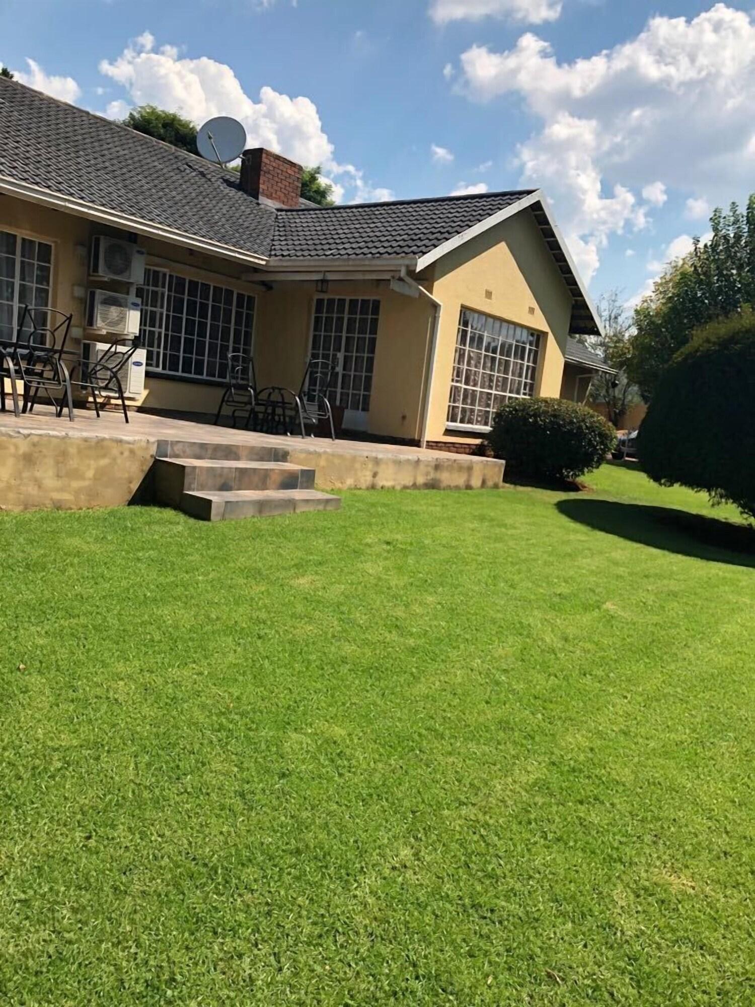 Varios Khuvena Guest House