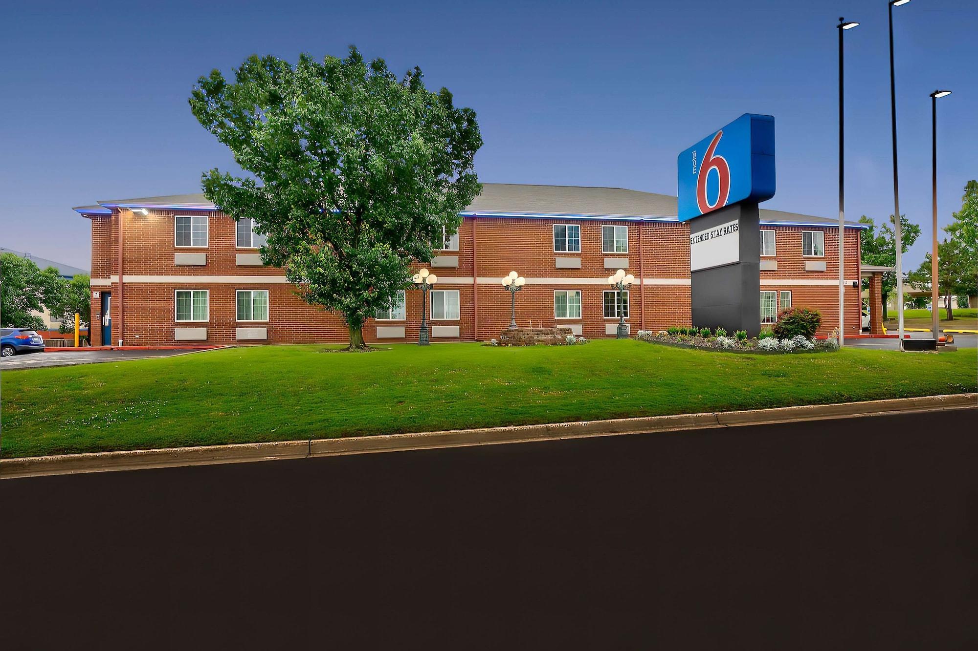 Varios Motel 6 Tulsa, OK - CENTRAL