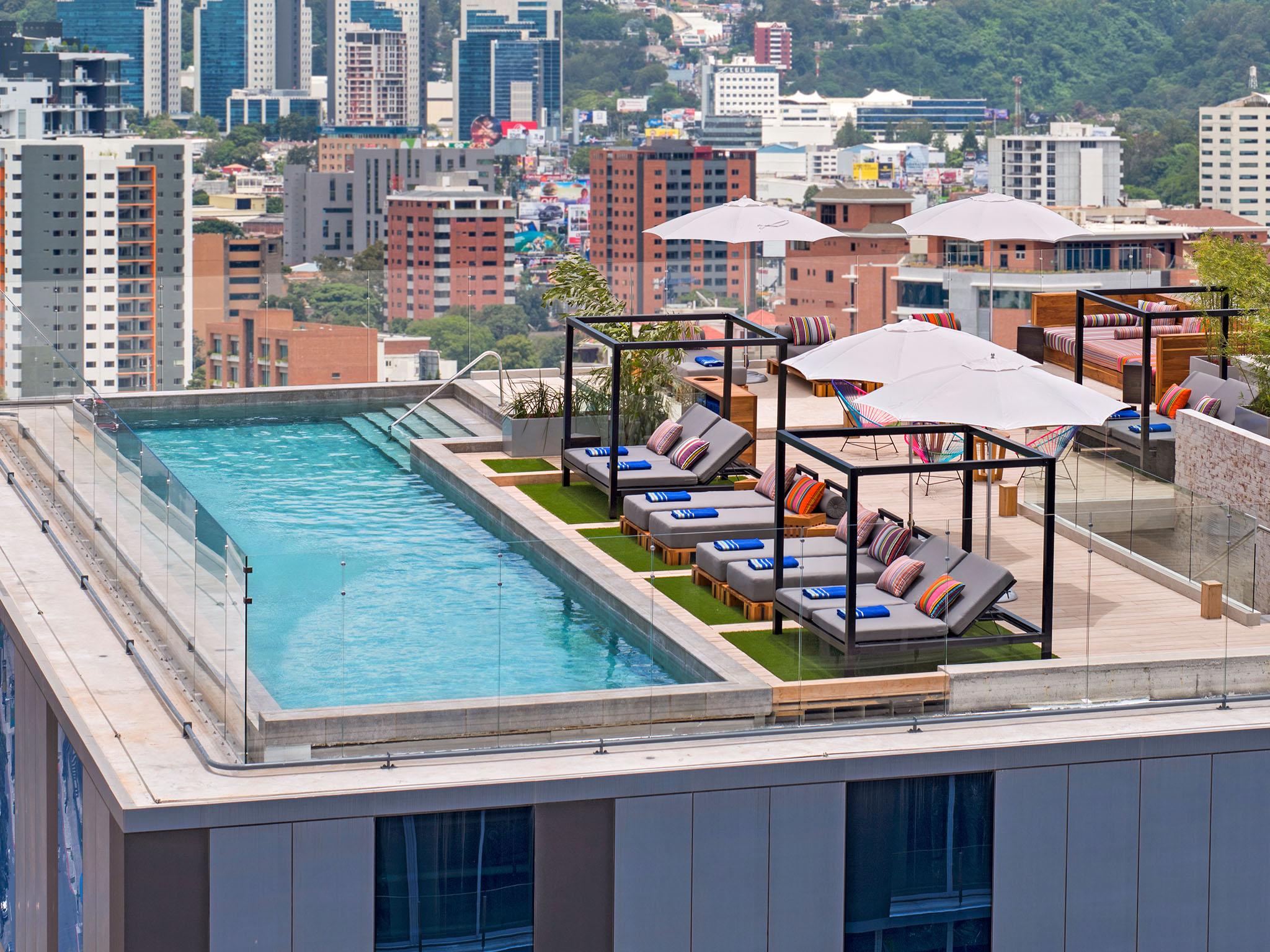 Vista Piscina Hyatt Centric Guatemala City
