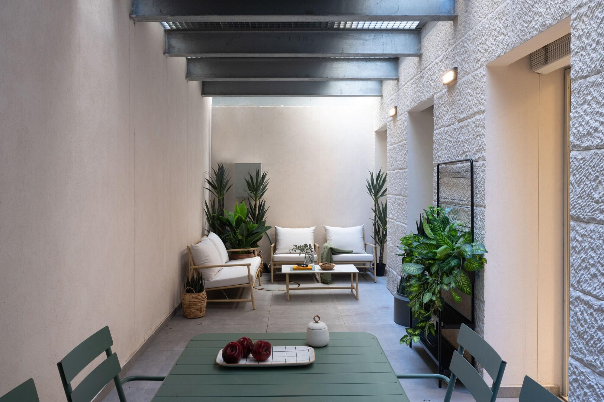 Varios Mr. Rothschild by TLV2GO