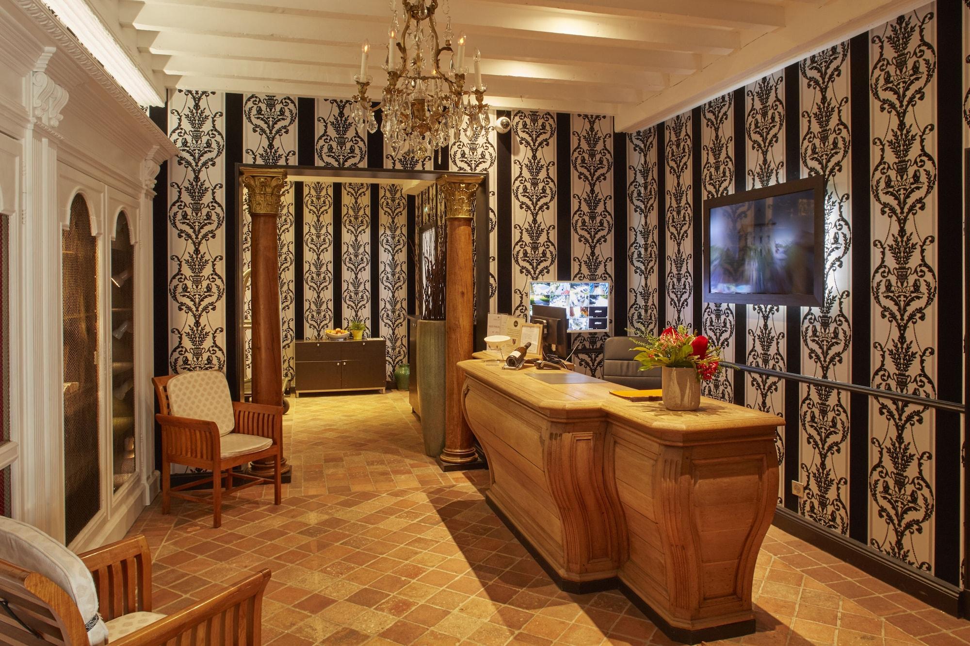 Vista Lobby Le Chateau De Candie