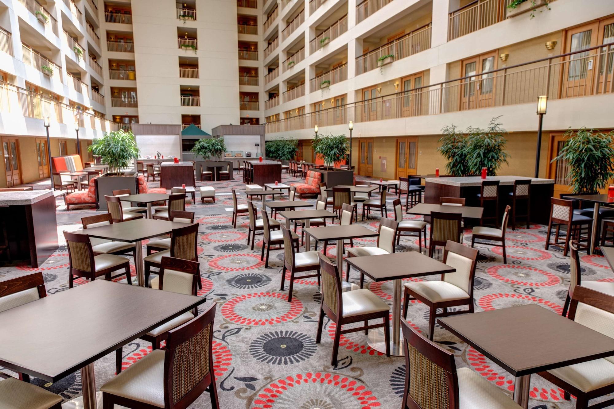 Vista Lobby Embassy Suites by Hilton Chicago O'Hare Rosemont