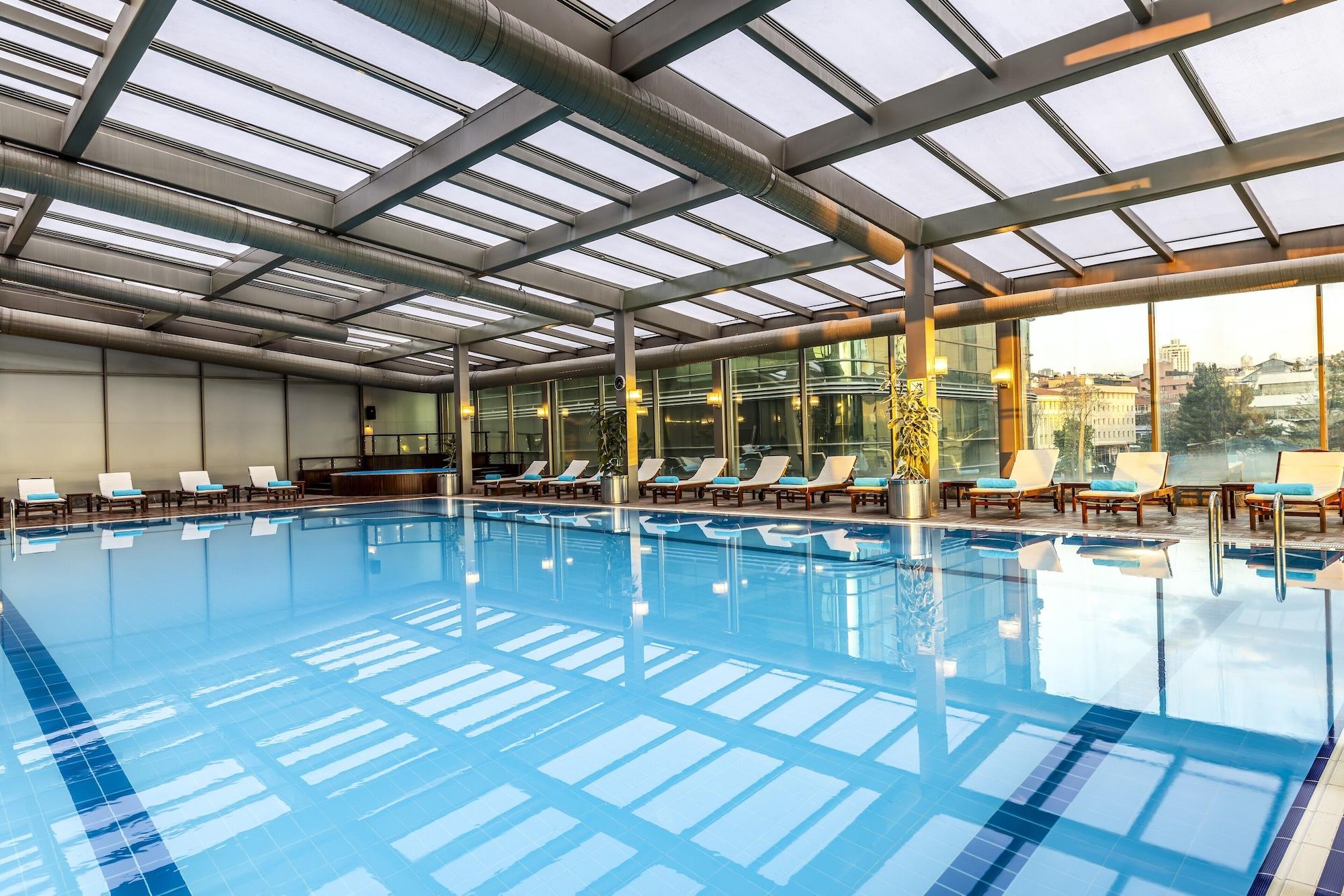 Vista Piscina Grand Ankara Hotel & Convention Center