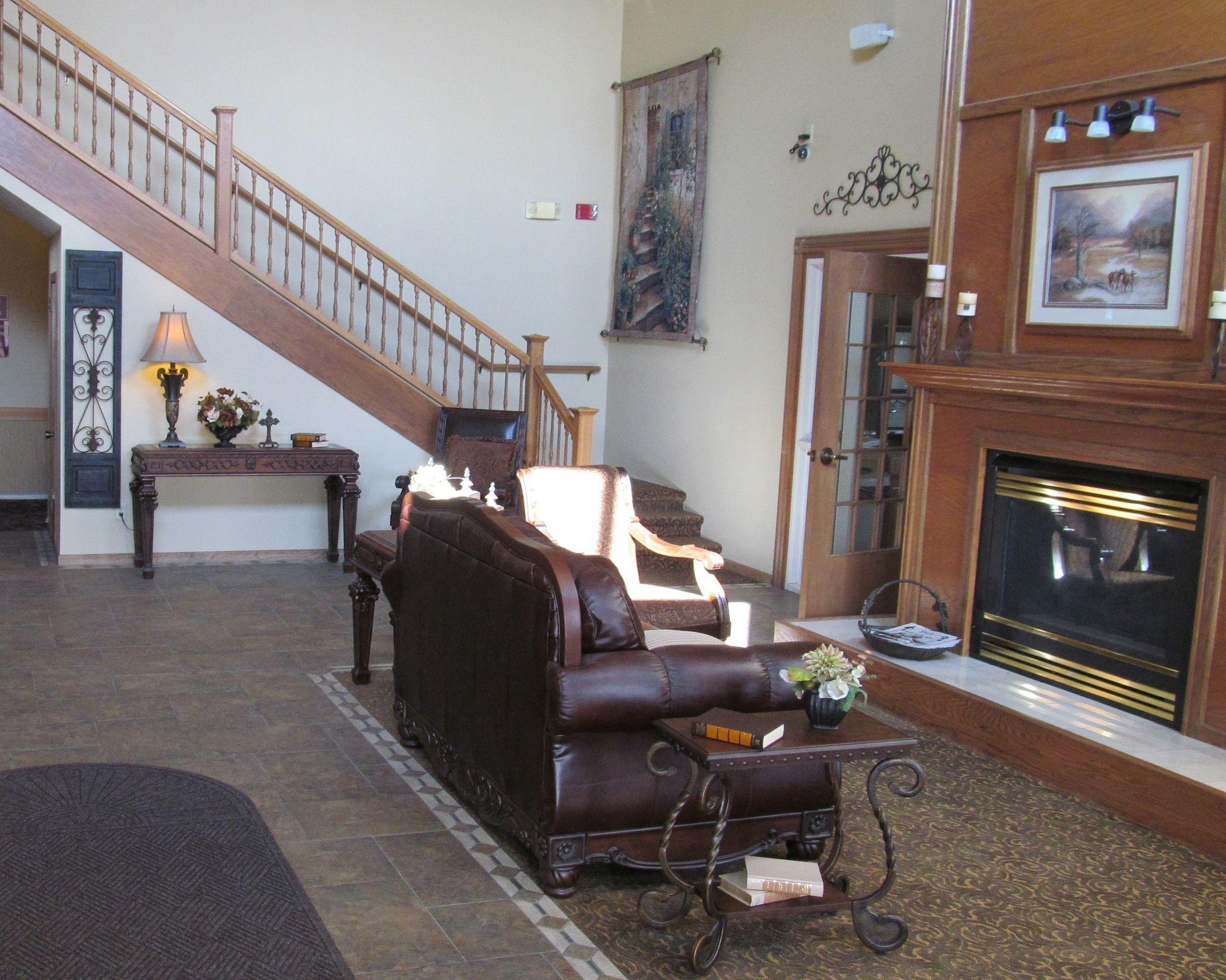 Vista Lobby Expressway Suites Bismarck