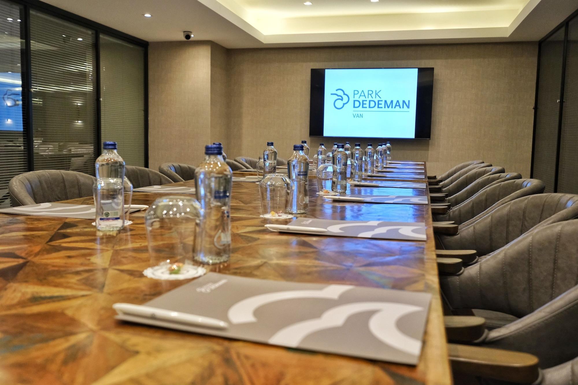 Sala de Reuniones Park Dedeman Van