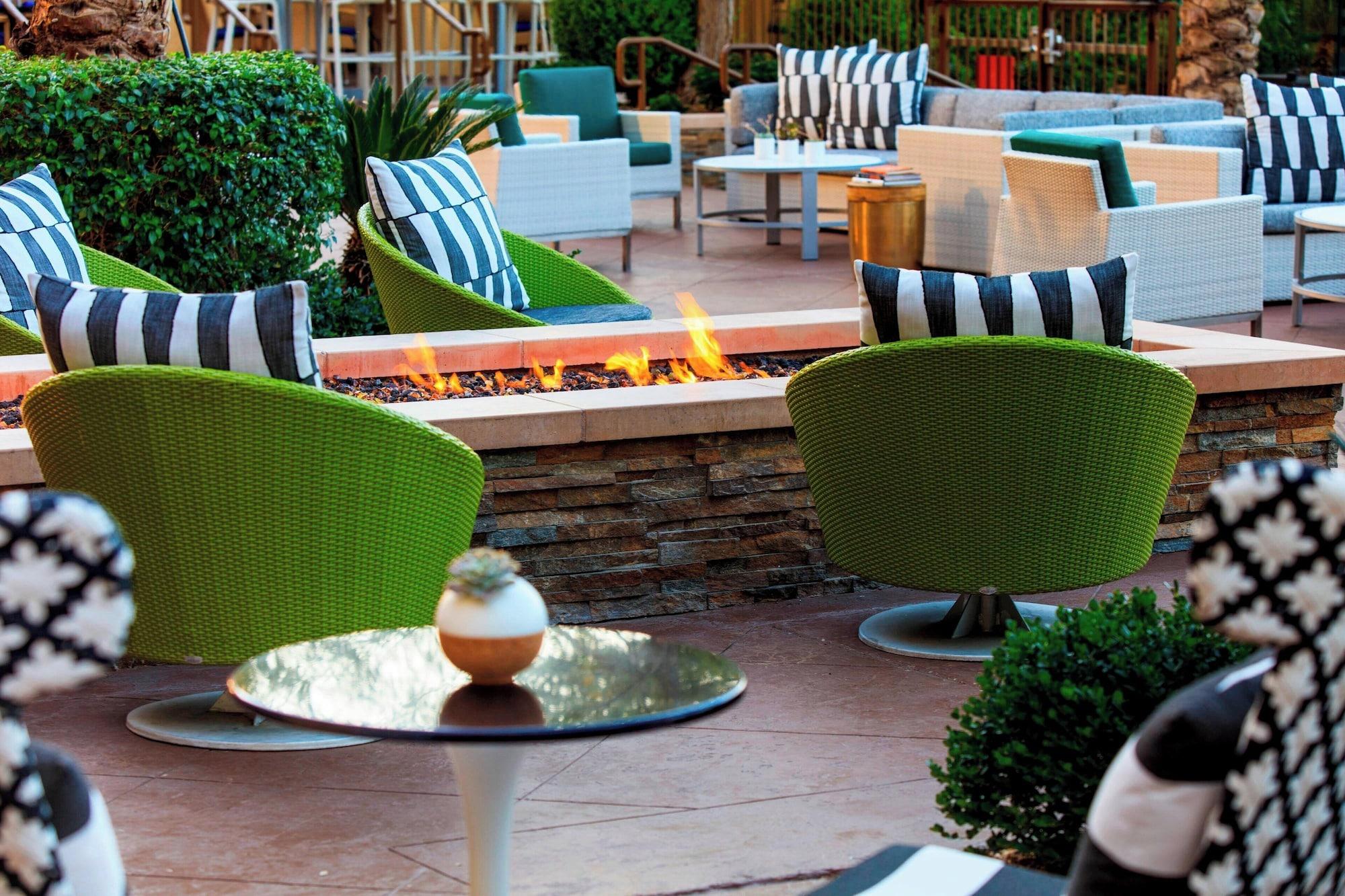 Restaurant Renaissance Palm Springs Hotel