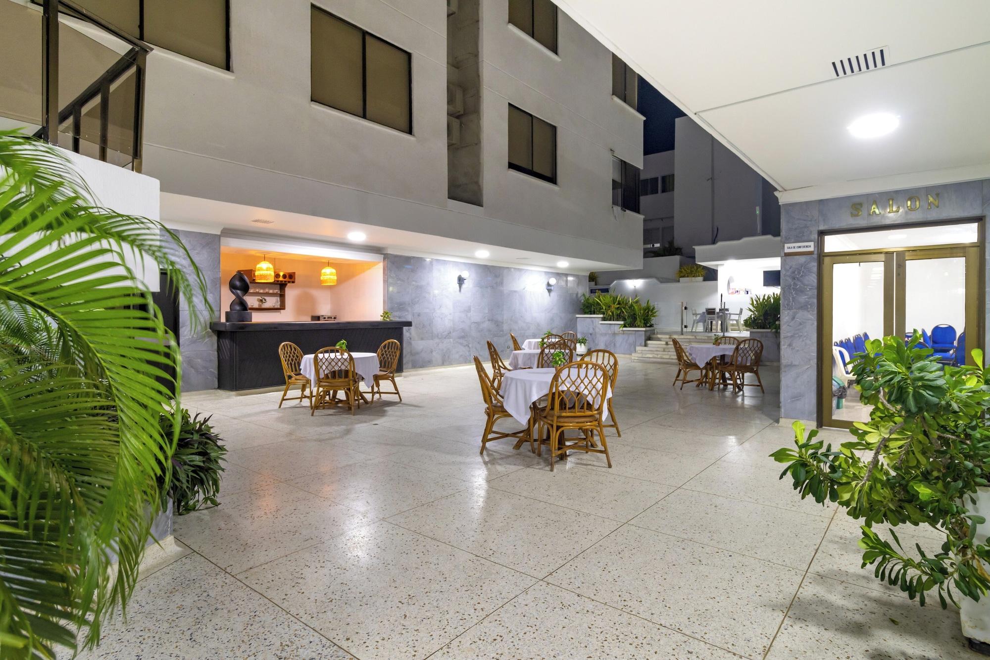 Restaurant Hotel Axis Inn By GEH Suites
