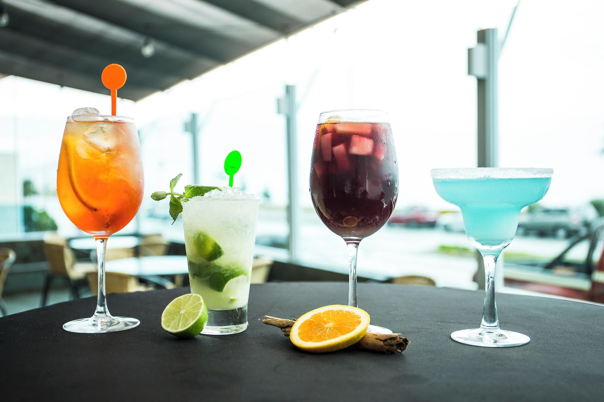 Bar/Salón Wyndham Garden Antofagasta Pettra