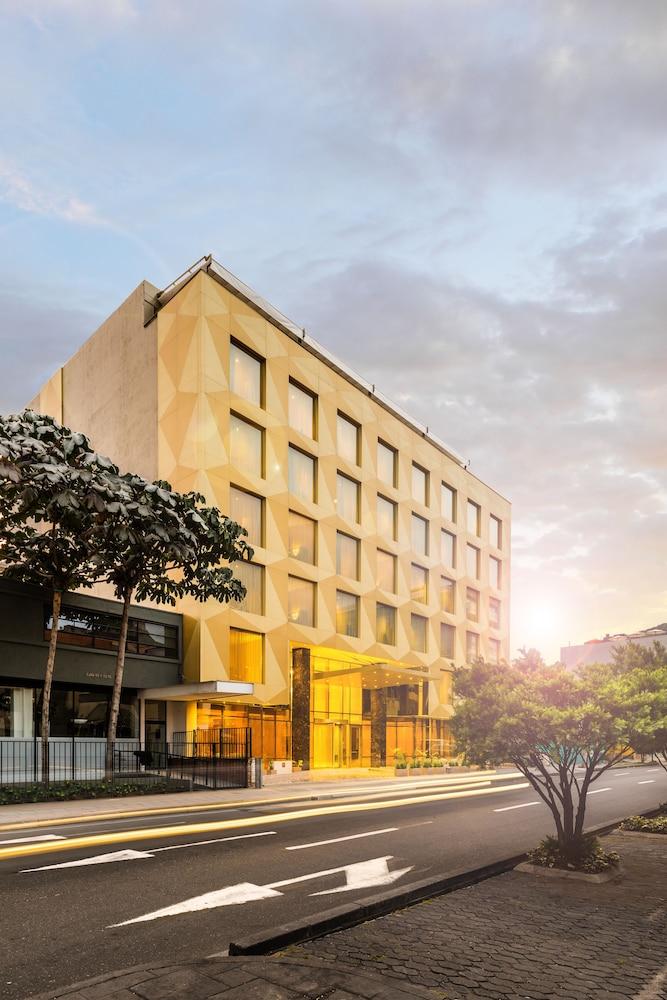 Vista Exterior Hotel El Dorado Bogota