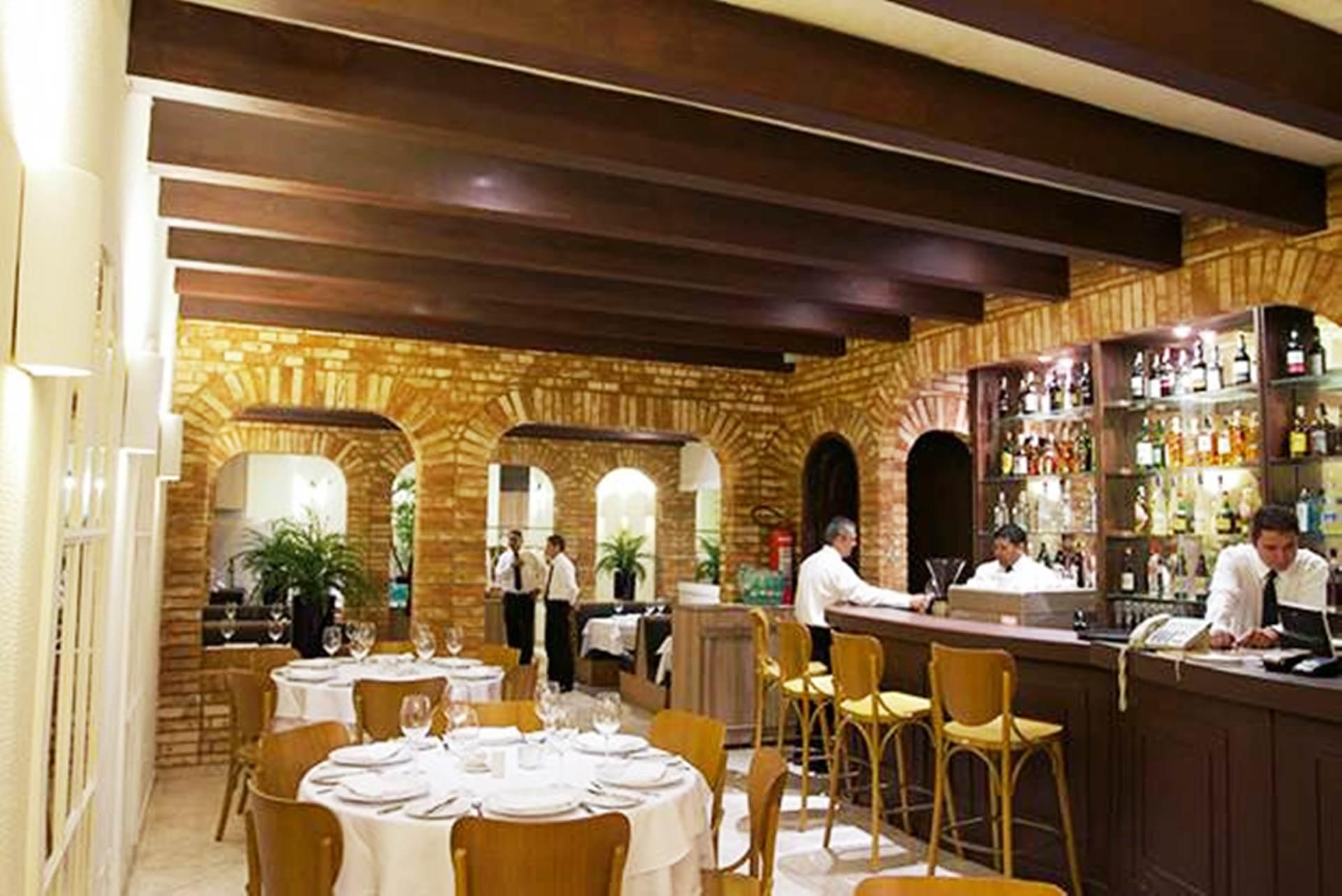 Bar/Salón San Michel Hotel