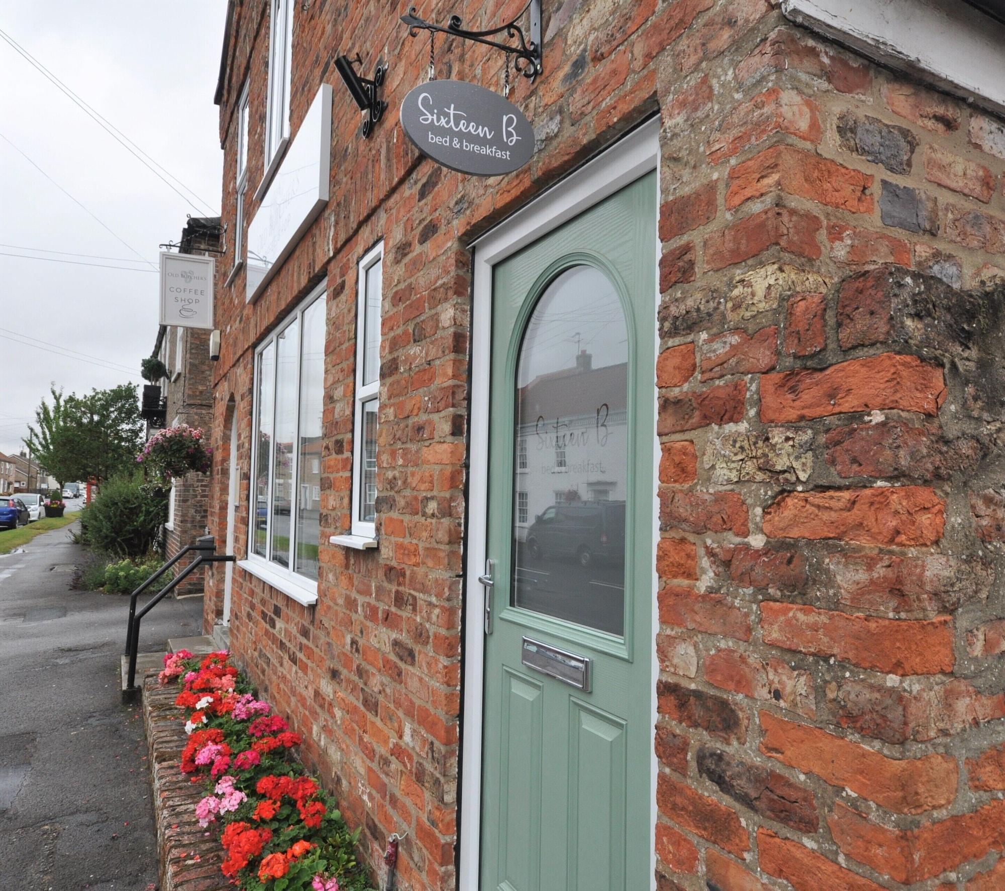 Vista Exterior Sixteen B