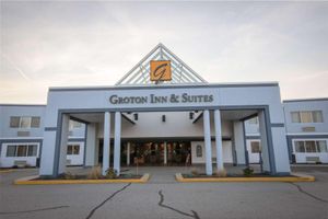 Alojamiento - Groton Inn & Suites