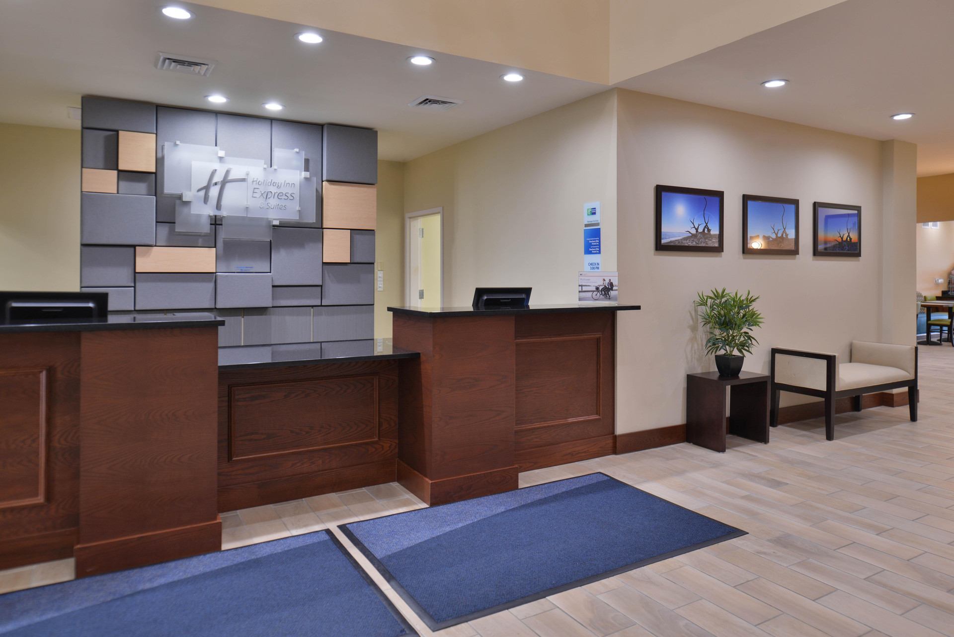 Vista Lobby Holiday Inn Express and Suites Dearborn SW Detroit