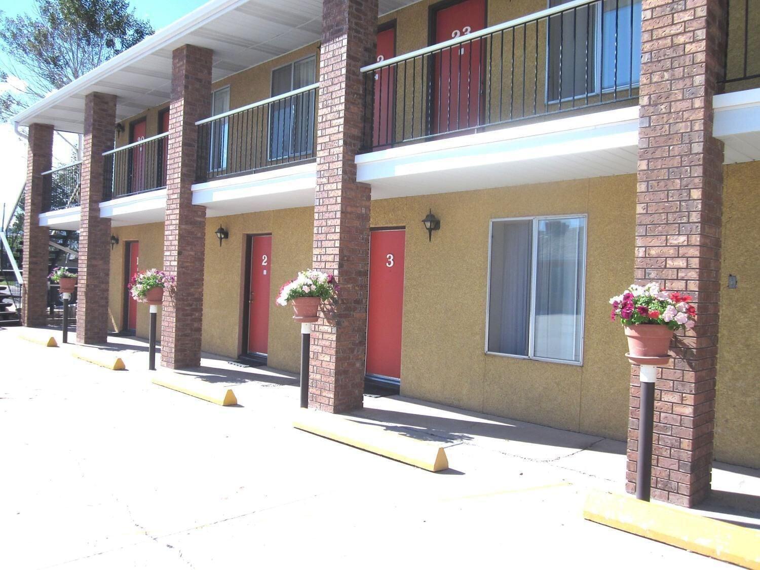 Vista Exterior Color Country Motel
