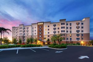 Alojamiento - Staybridge Suites Fort Lauderdale Airport - West by IHG
