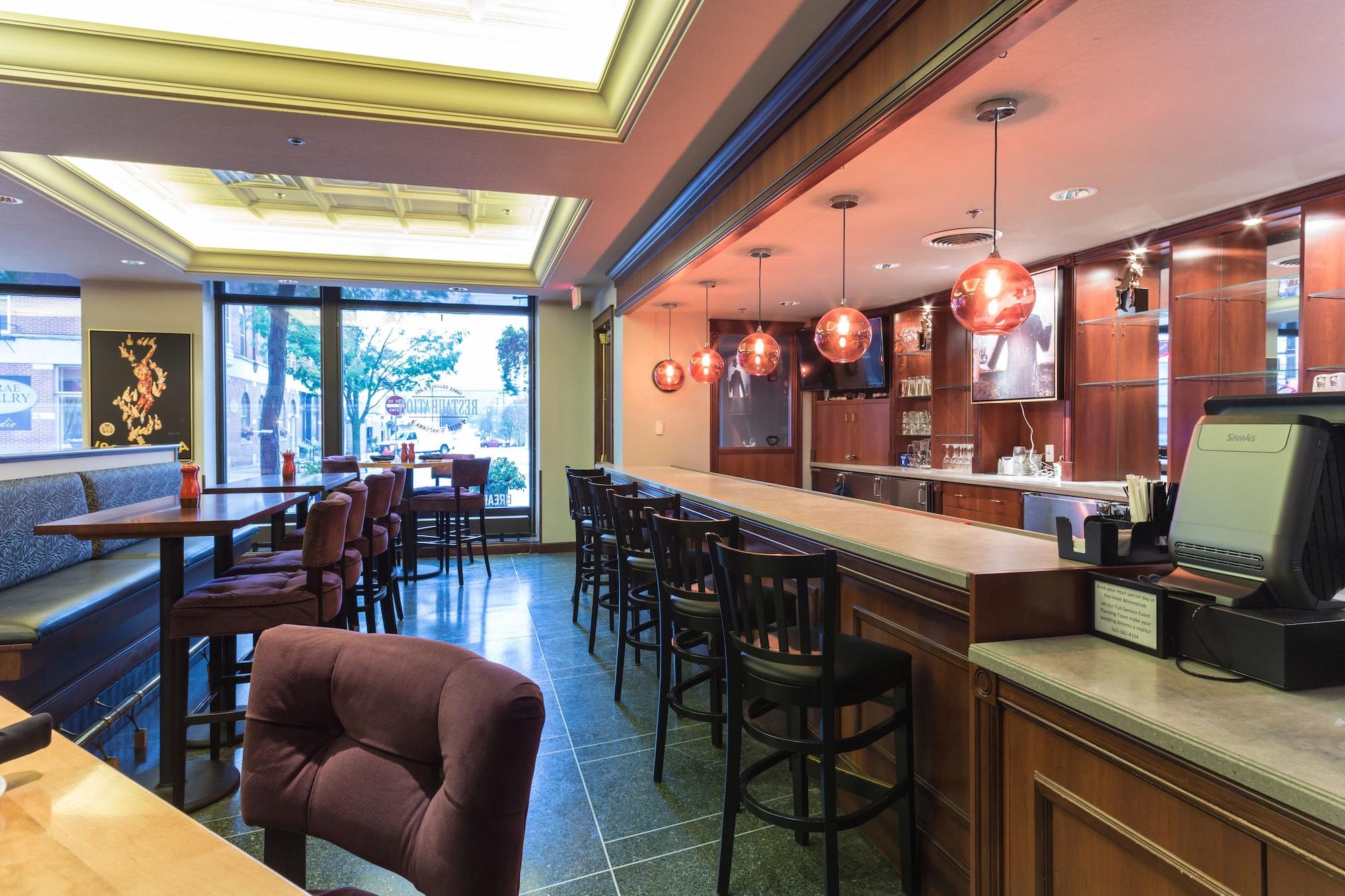 Bar/Salón Hotel Winneshiek