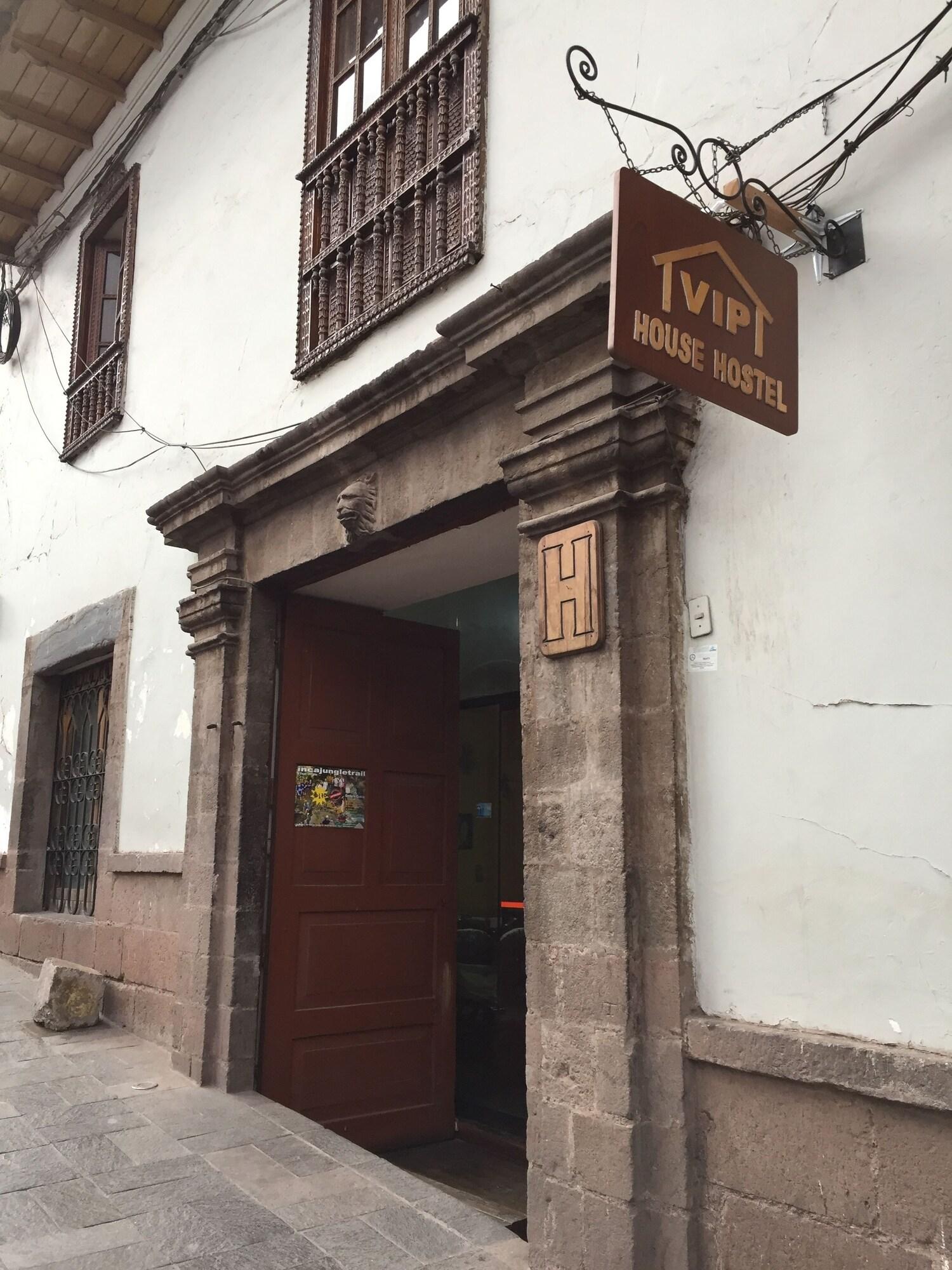 Varios VIP House Hostel