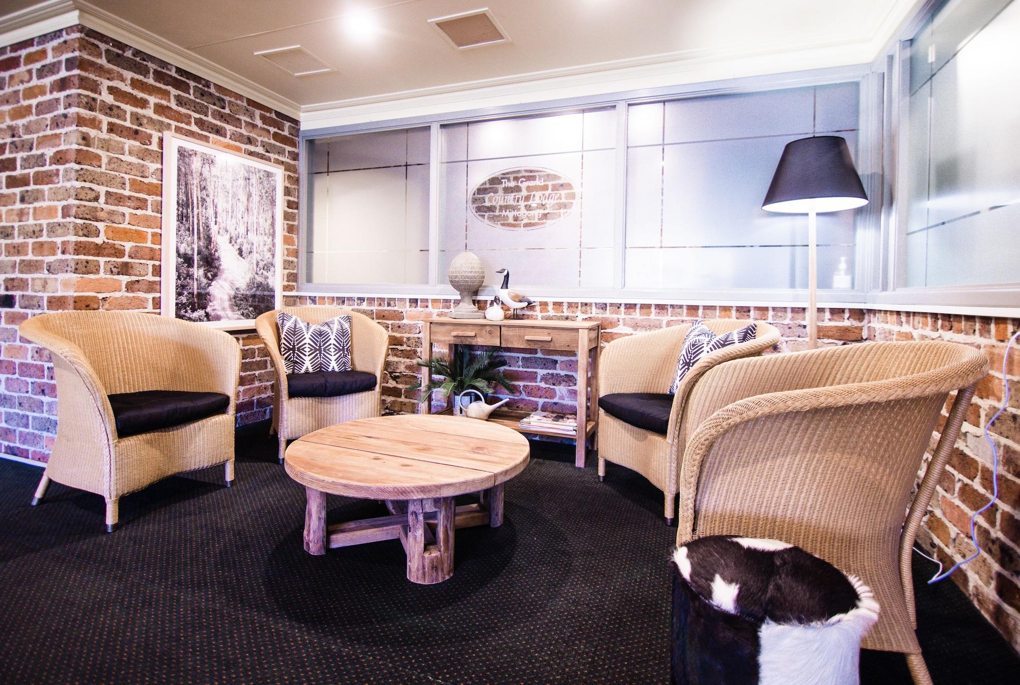 Vista Lobby Grand Country Lodge Motel