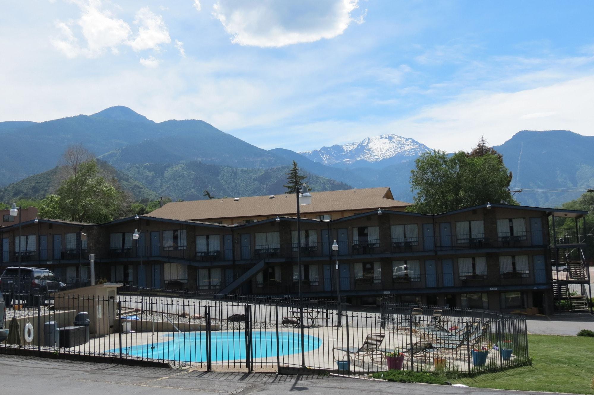 Varios Silver Saddle Motel