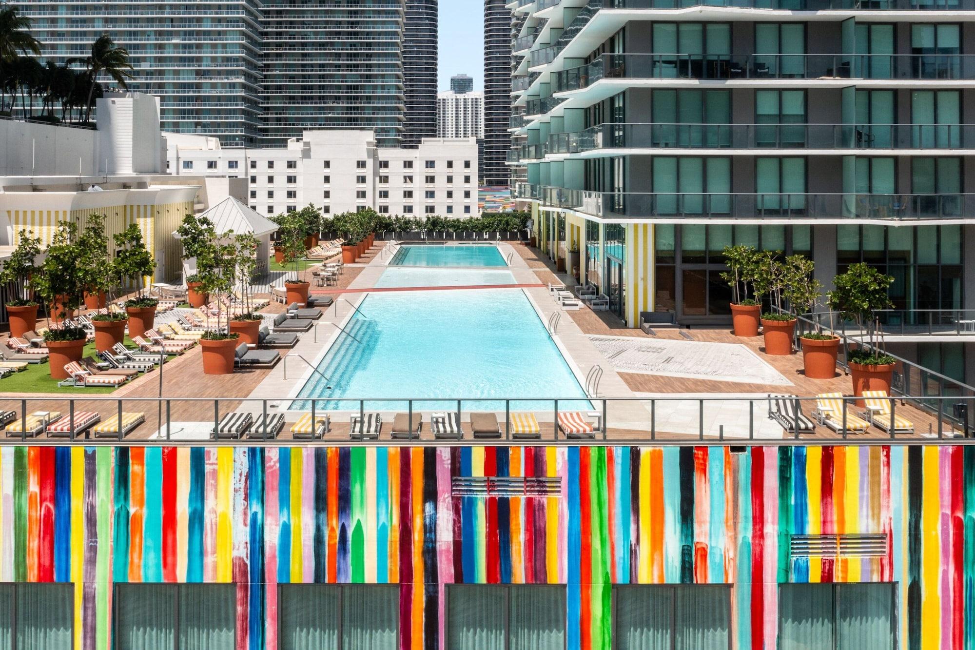 Vista Piscina Dua Miami, Autograph Collection
