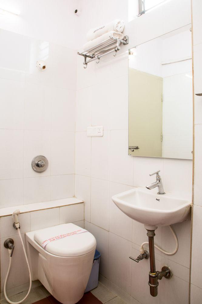 Baño Aishwarya Suites