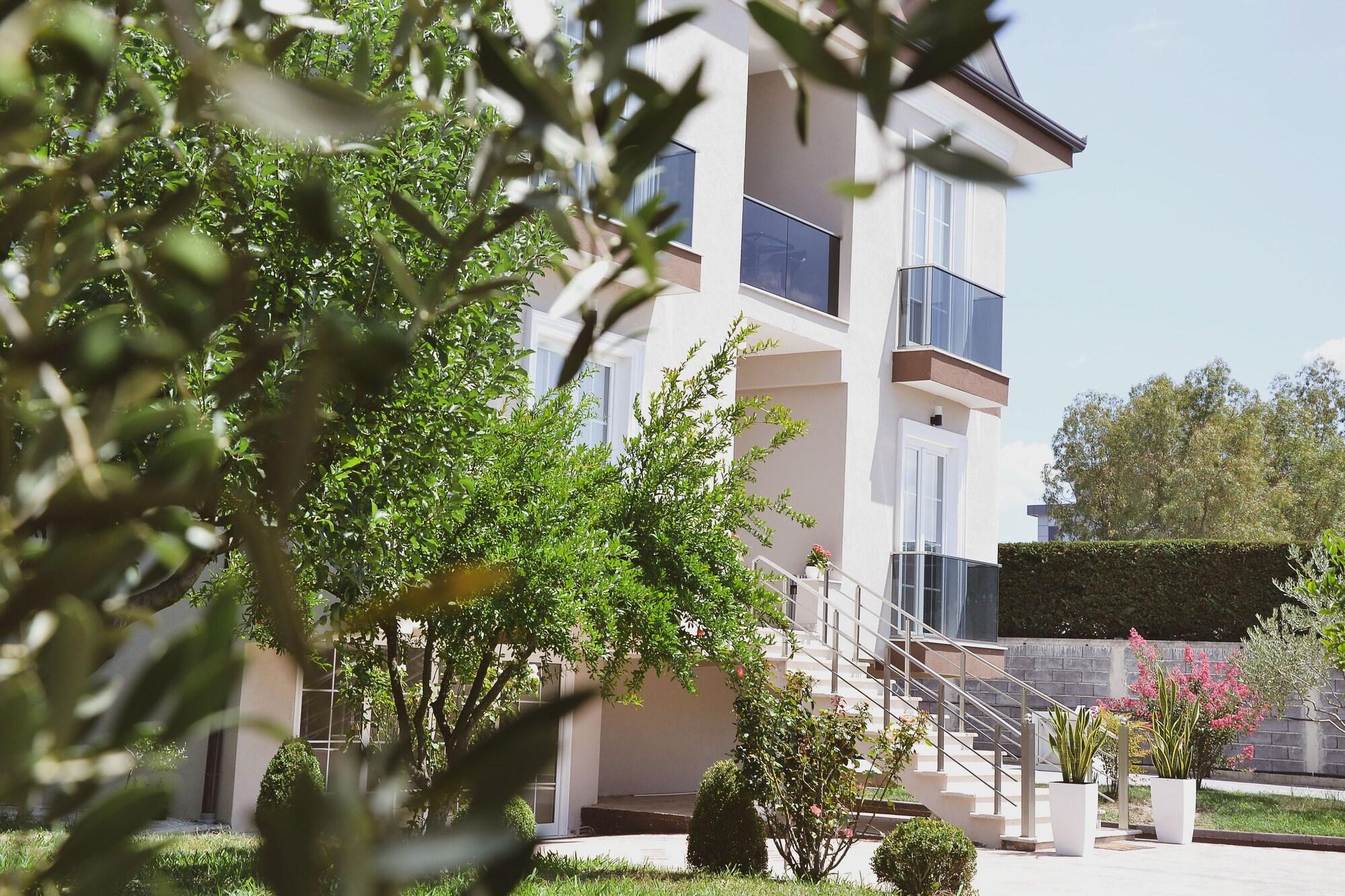 Vista Exterior Airport Garden Hotel