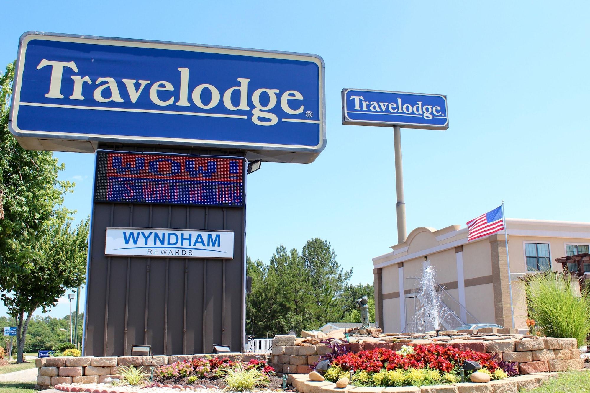 Vista Exterior Travelodge by Wyndham Perry National Fairgrounds Area I-75