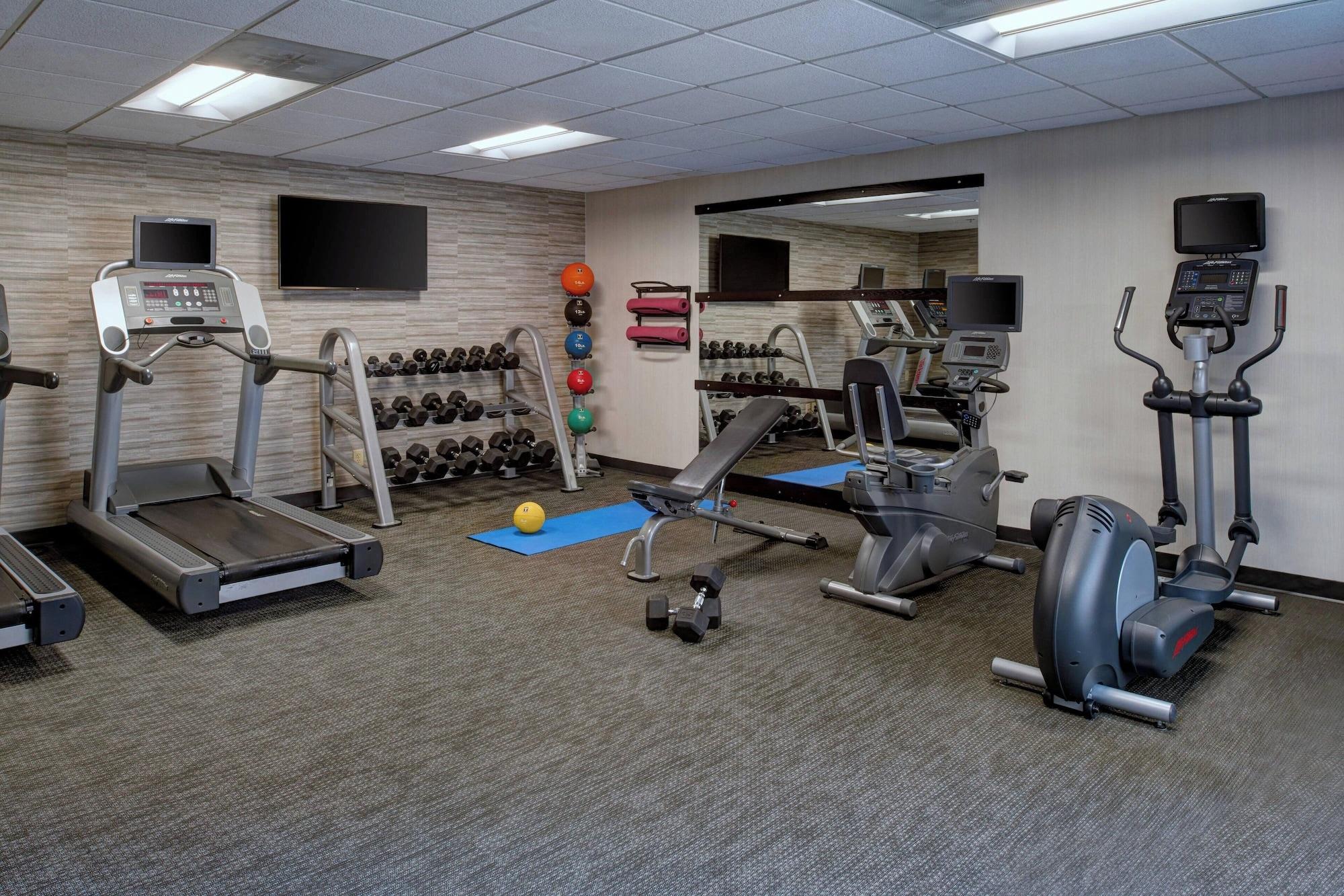 Gimnasio Courtyard by Marriott Detroit Dearborn