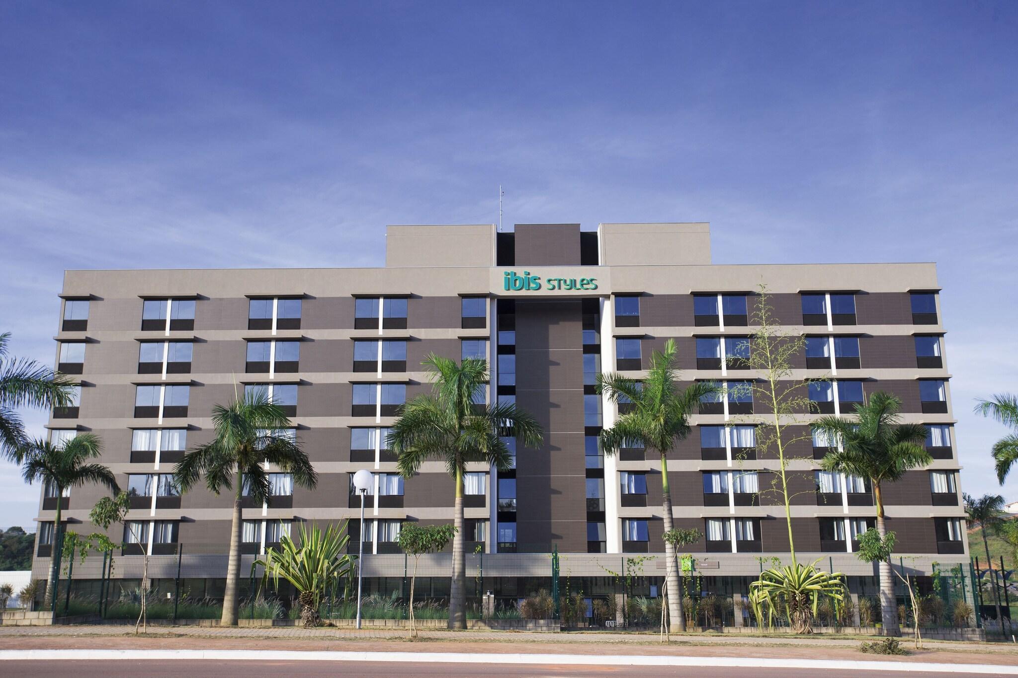 Vista Exterior Ibis Styles Taubate