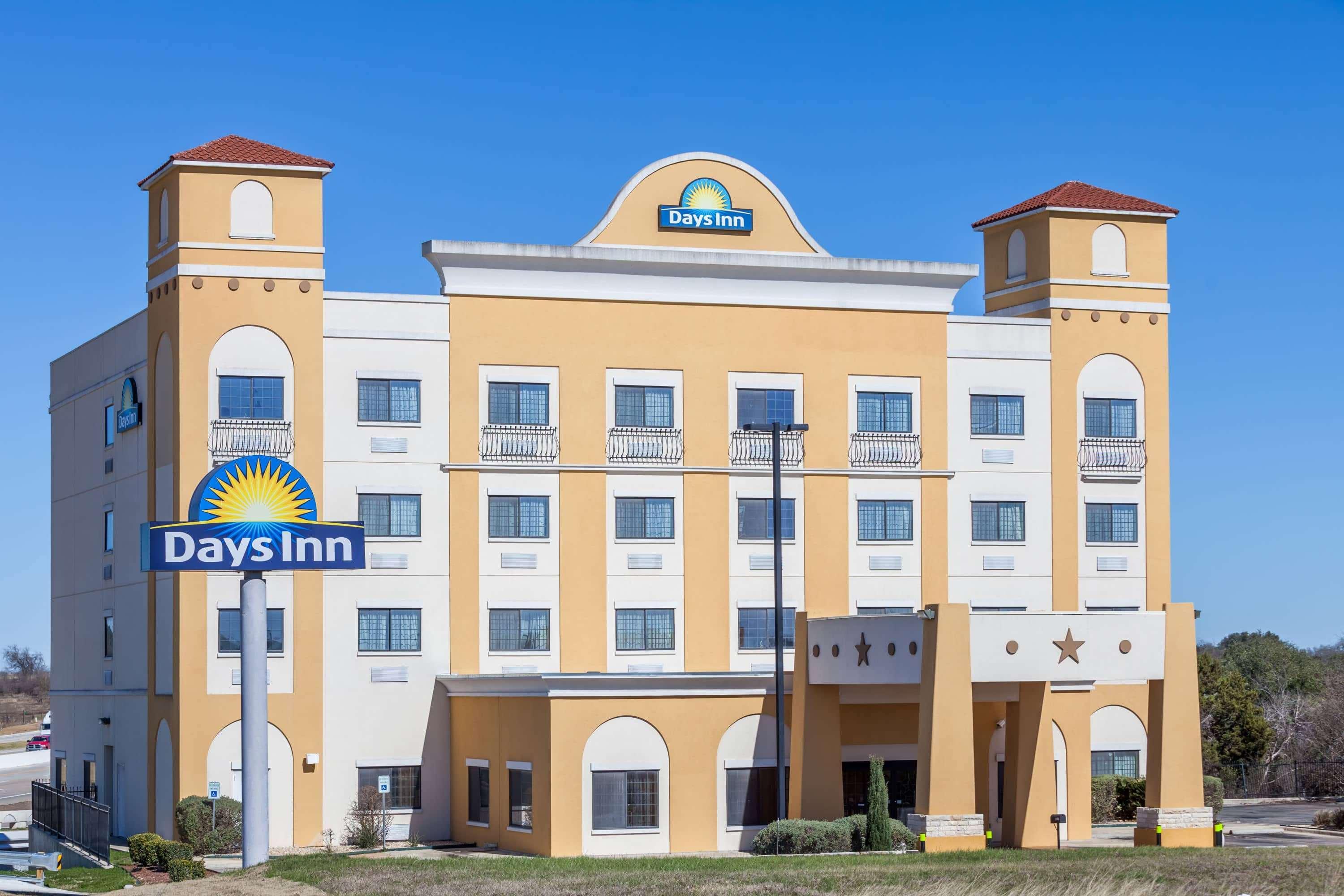Vista Exterior Days Inn by Wyndham Salado