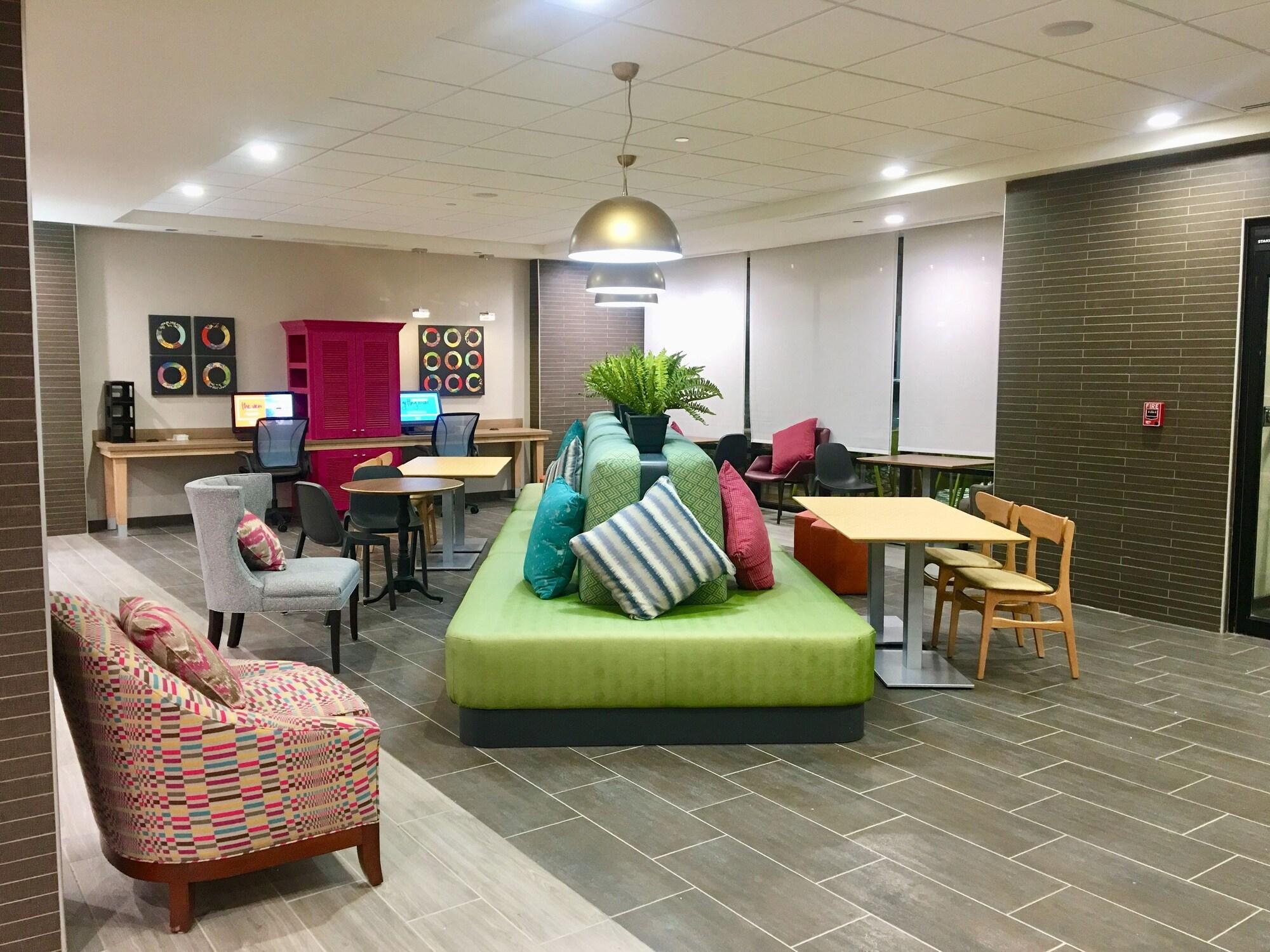 Vista Lobby Home2 Suites by Hilton Lake Charles, LA