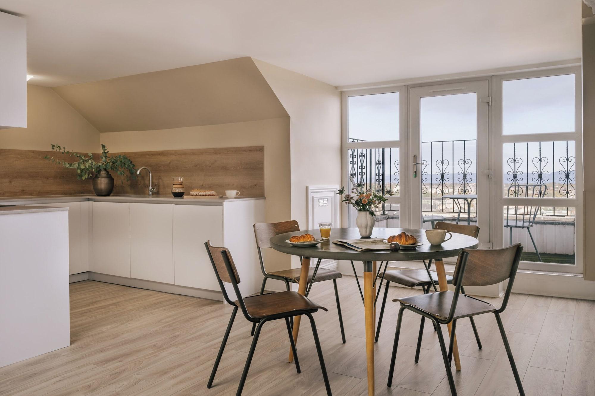 Equipamiento de Habitación Royal Garden Apartments New Town