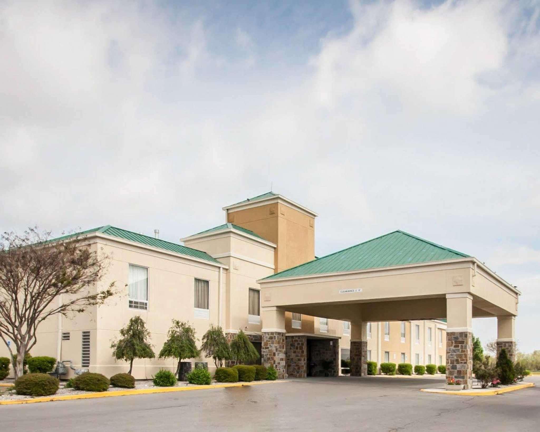 Varios Quality Inn Hayti North