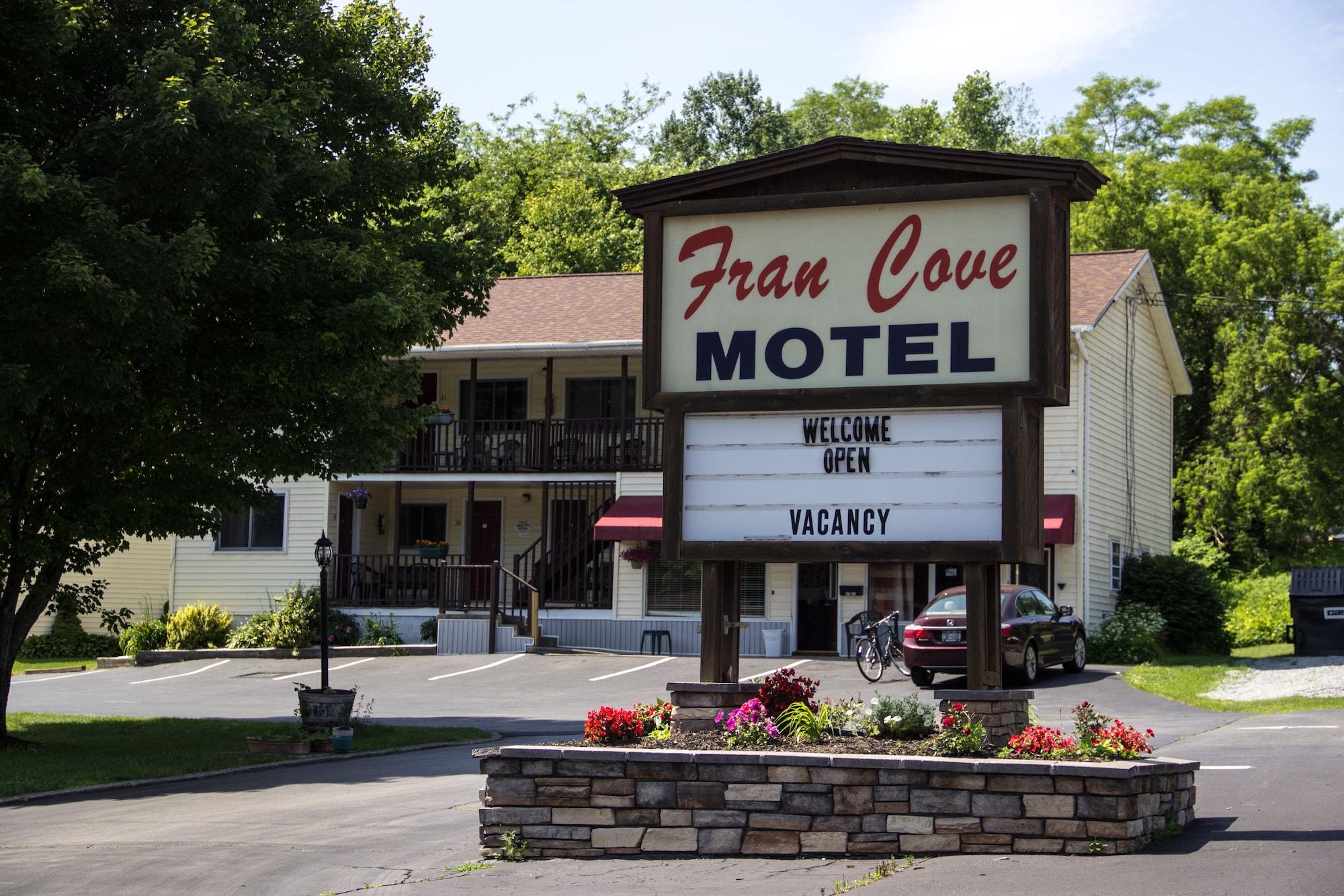 Varios Fran Cove Motel