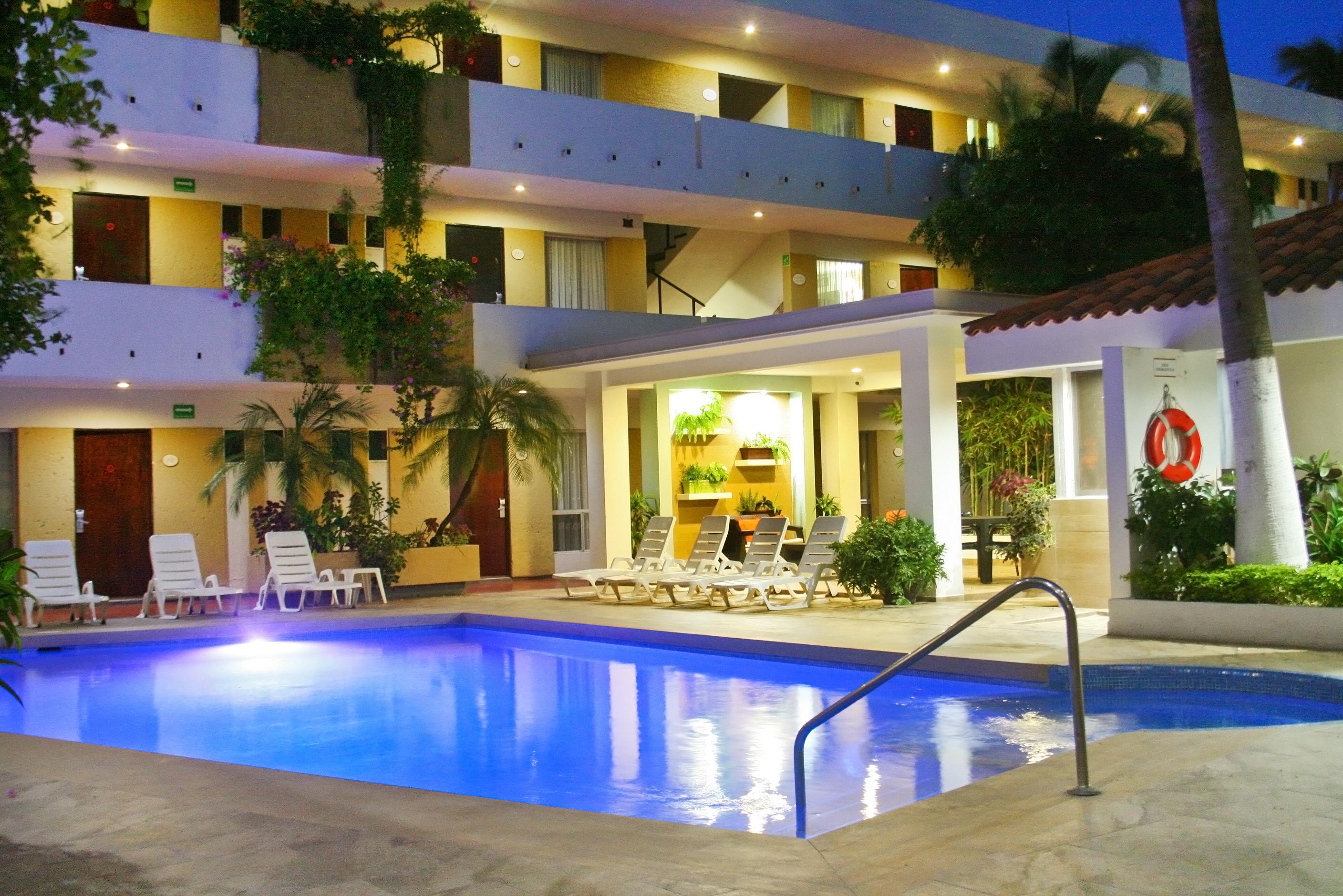 Pool view Hotel Azteca Inn
