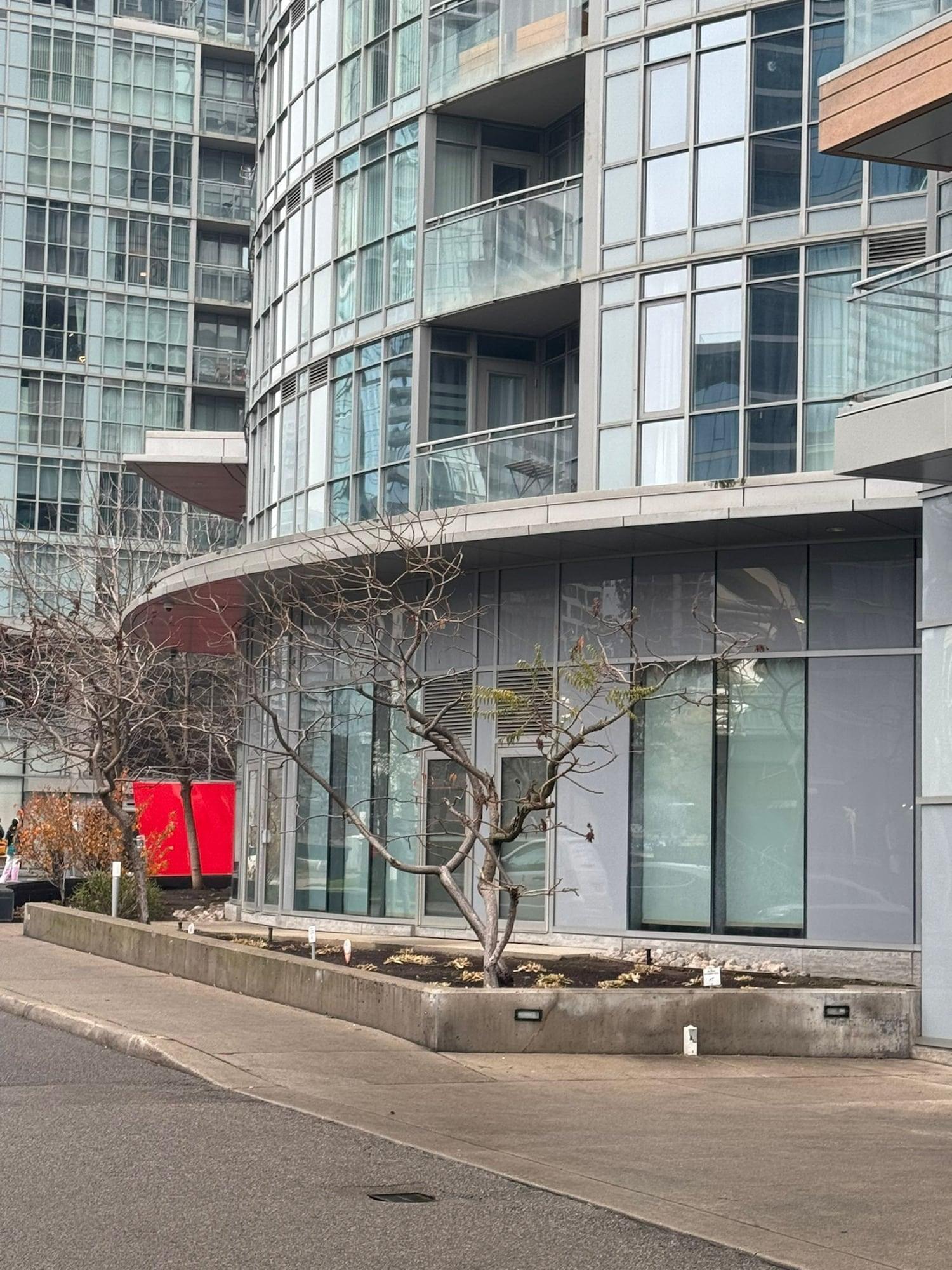 Vista Exterior Iceboat Elegance Suites