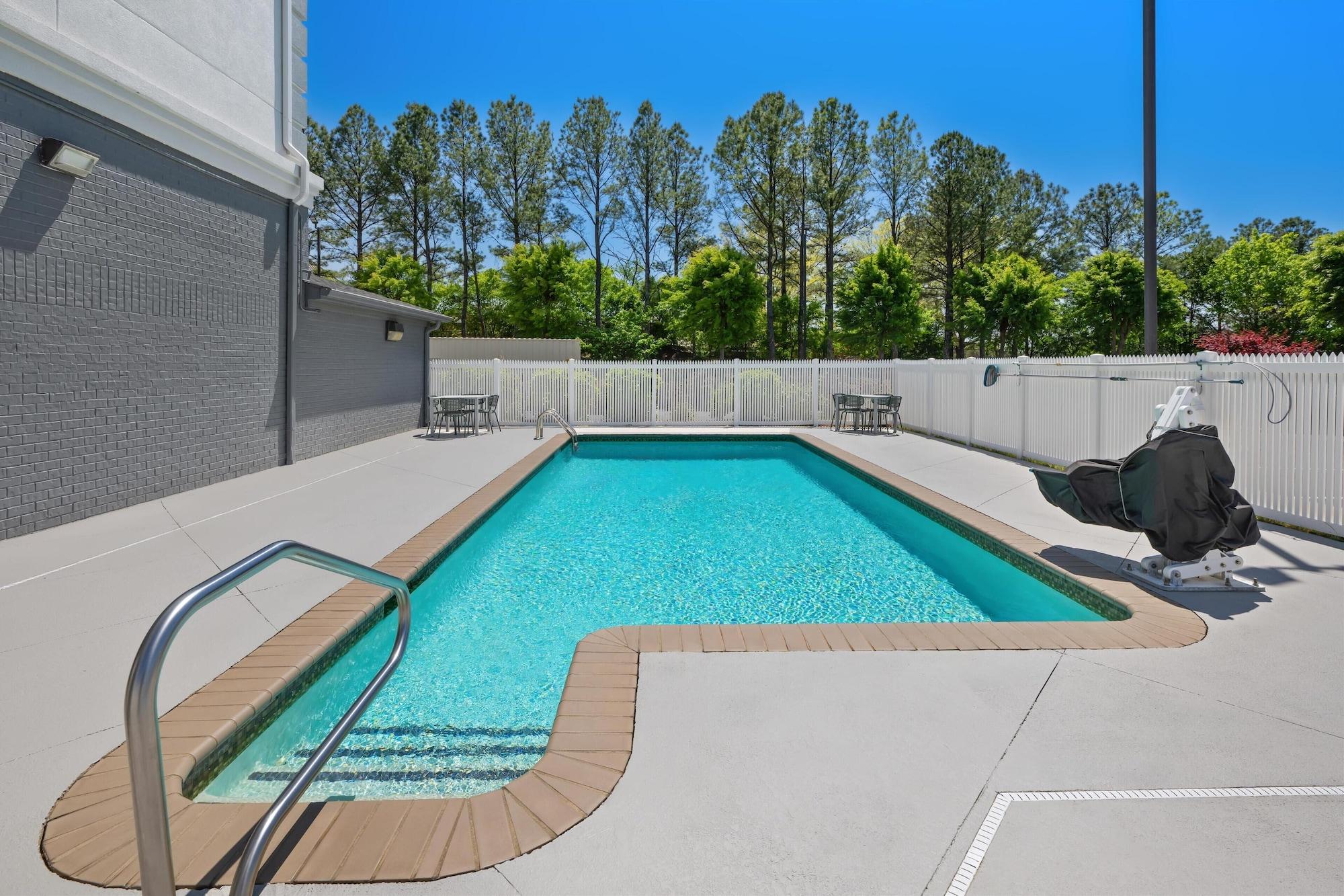 Vista Piscina Spark by Hilton Homewood Birmingham