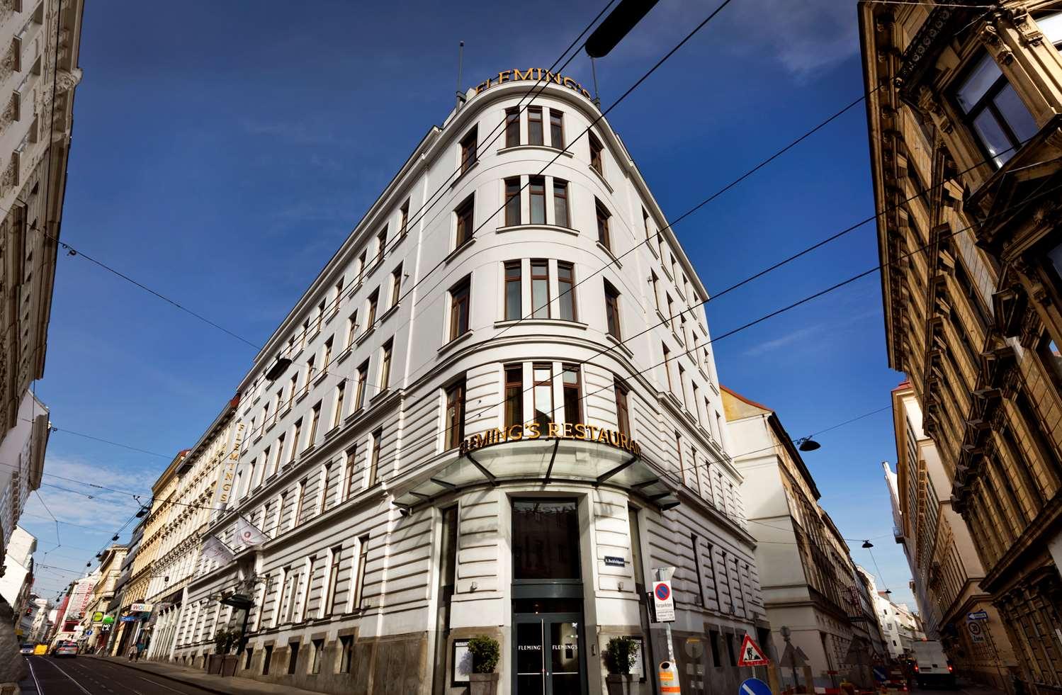 Vista da fachada Fleming's Deluxe Hotel Wien-City