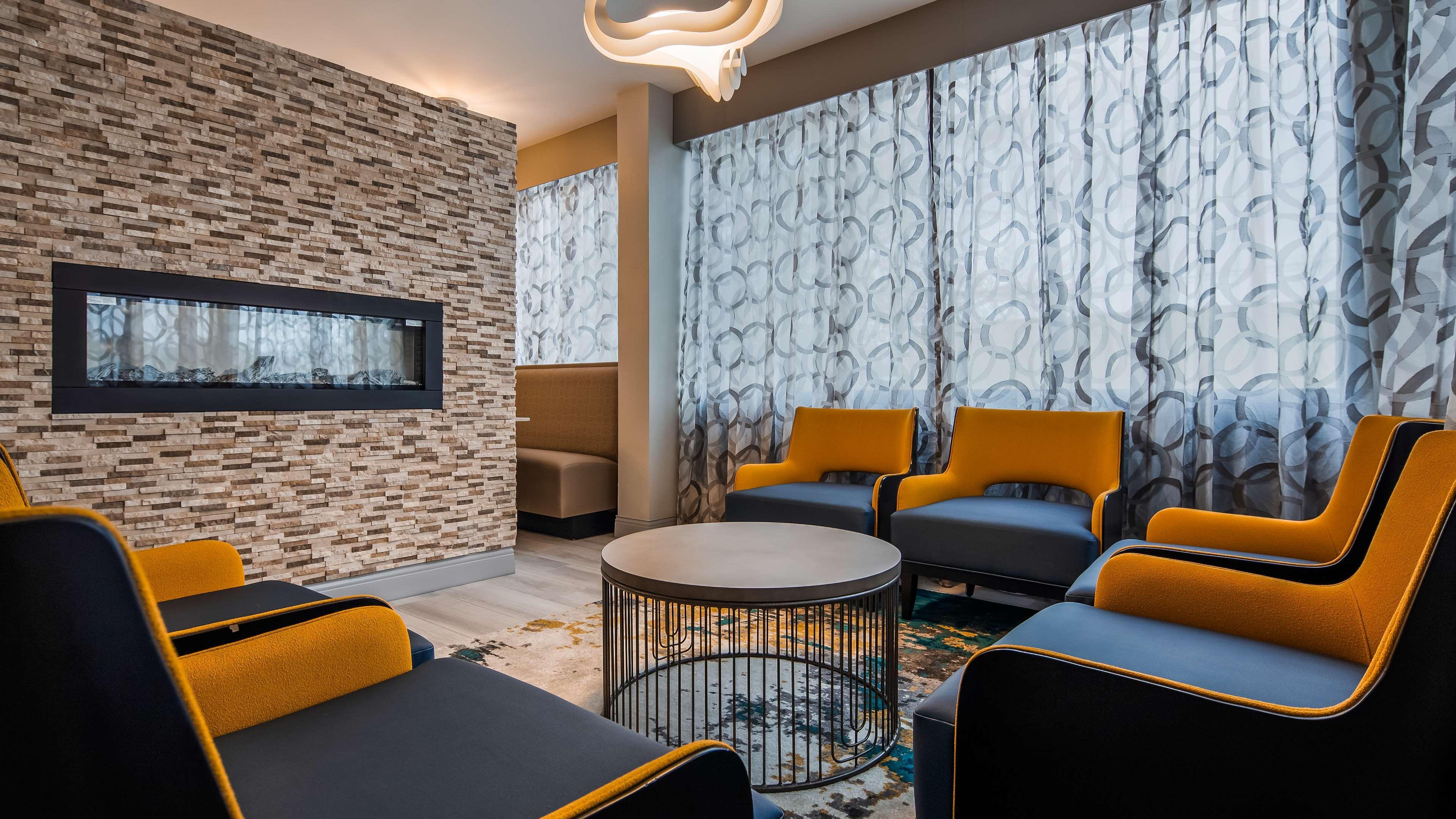 Vista Lobby Best Western Plus Bloomington East Hotel