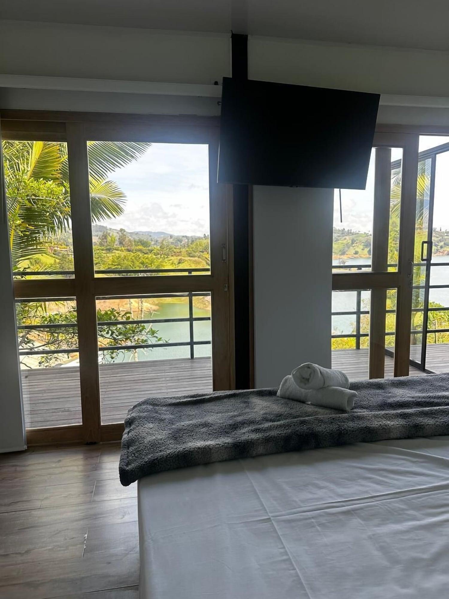 Equipamiento de Habitación Hotel Mirador Cielo Blue-20Min Guatapé.