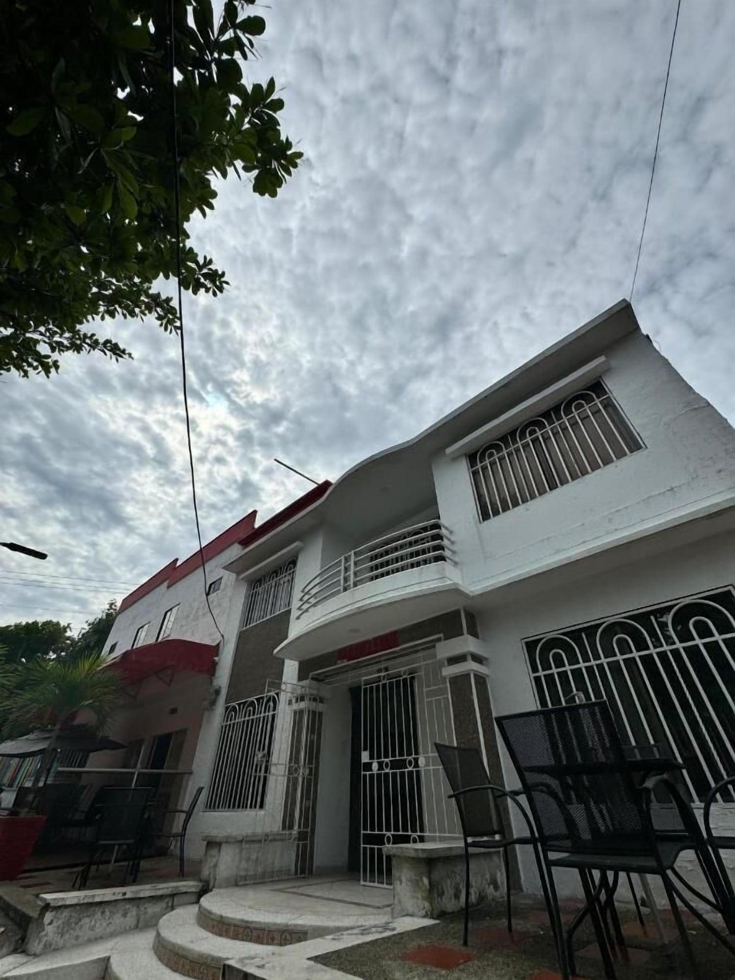 Vista Exterior SGH MADELEINE INN