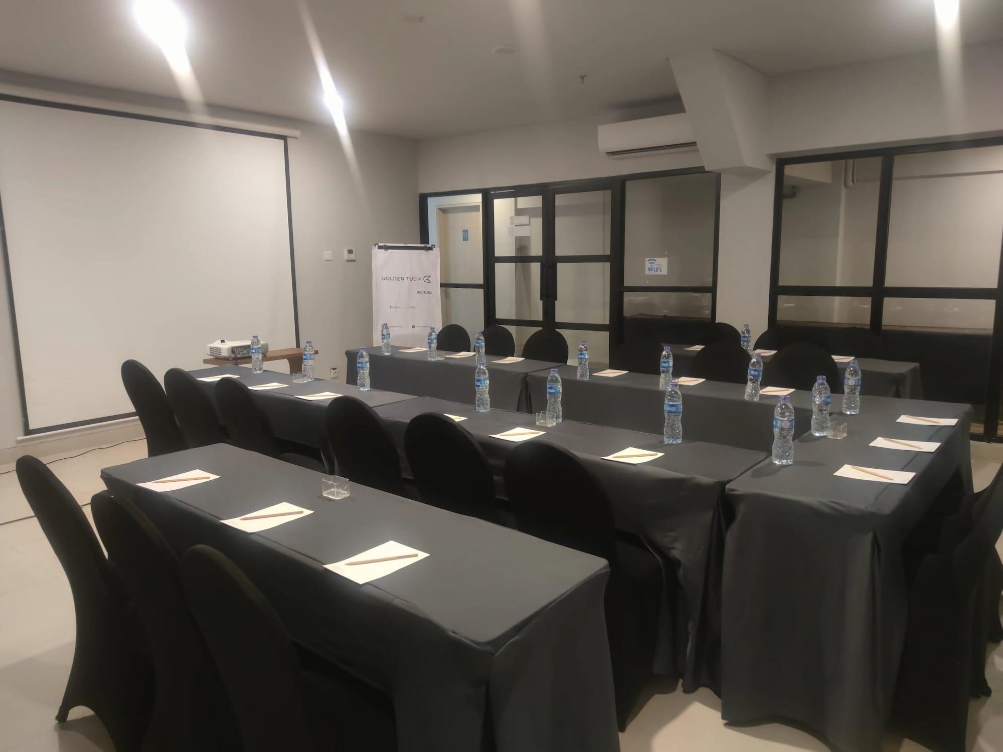 Sala de Reuniones Golden Tulip Belitung