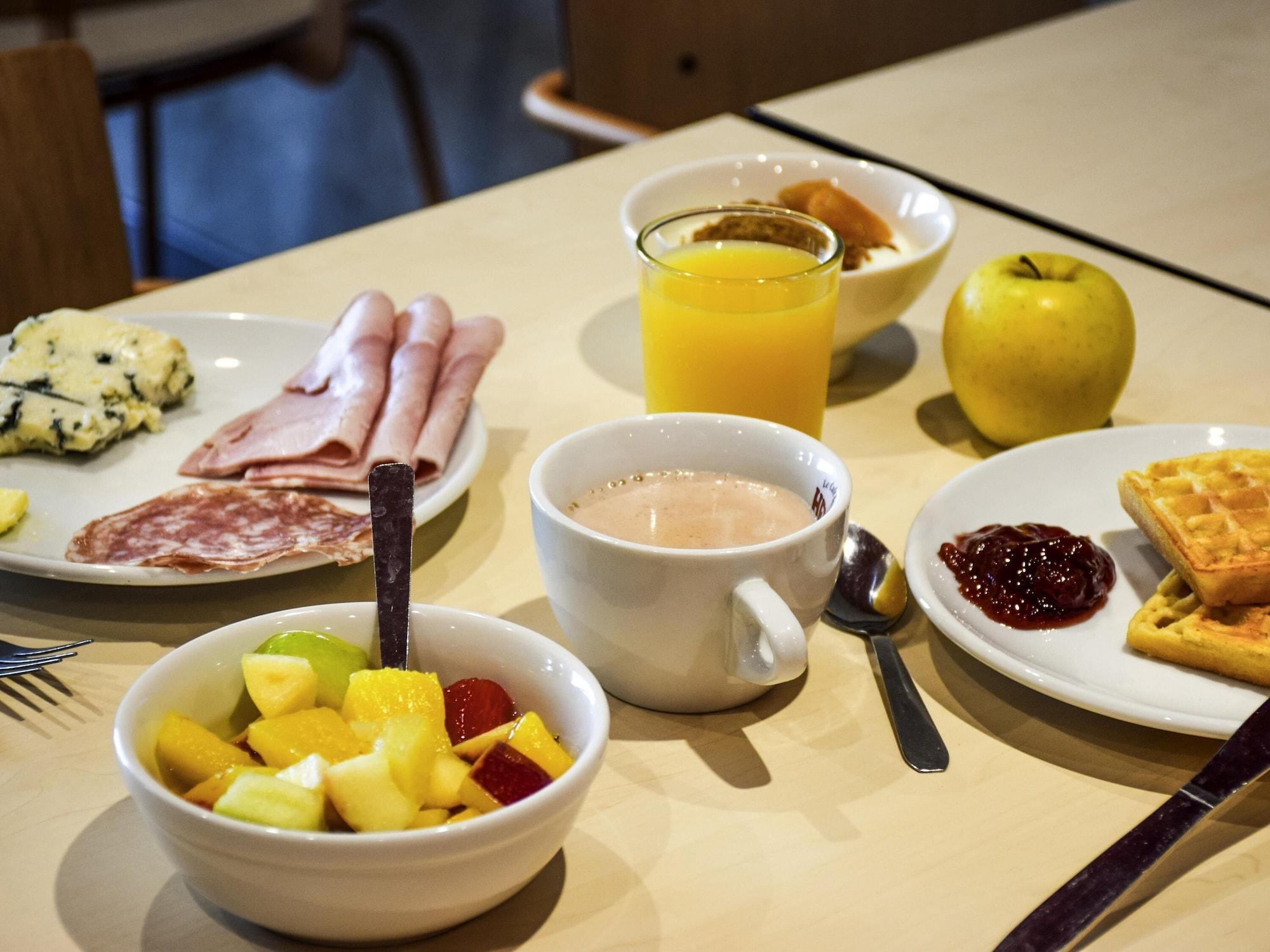 Vista Exterior Ibis Budget Millau Viaduc