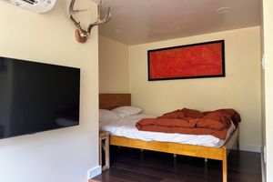 Alquiler Vacacional - Cozy studio close to Weaver Basin Trail System and downtown.