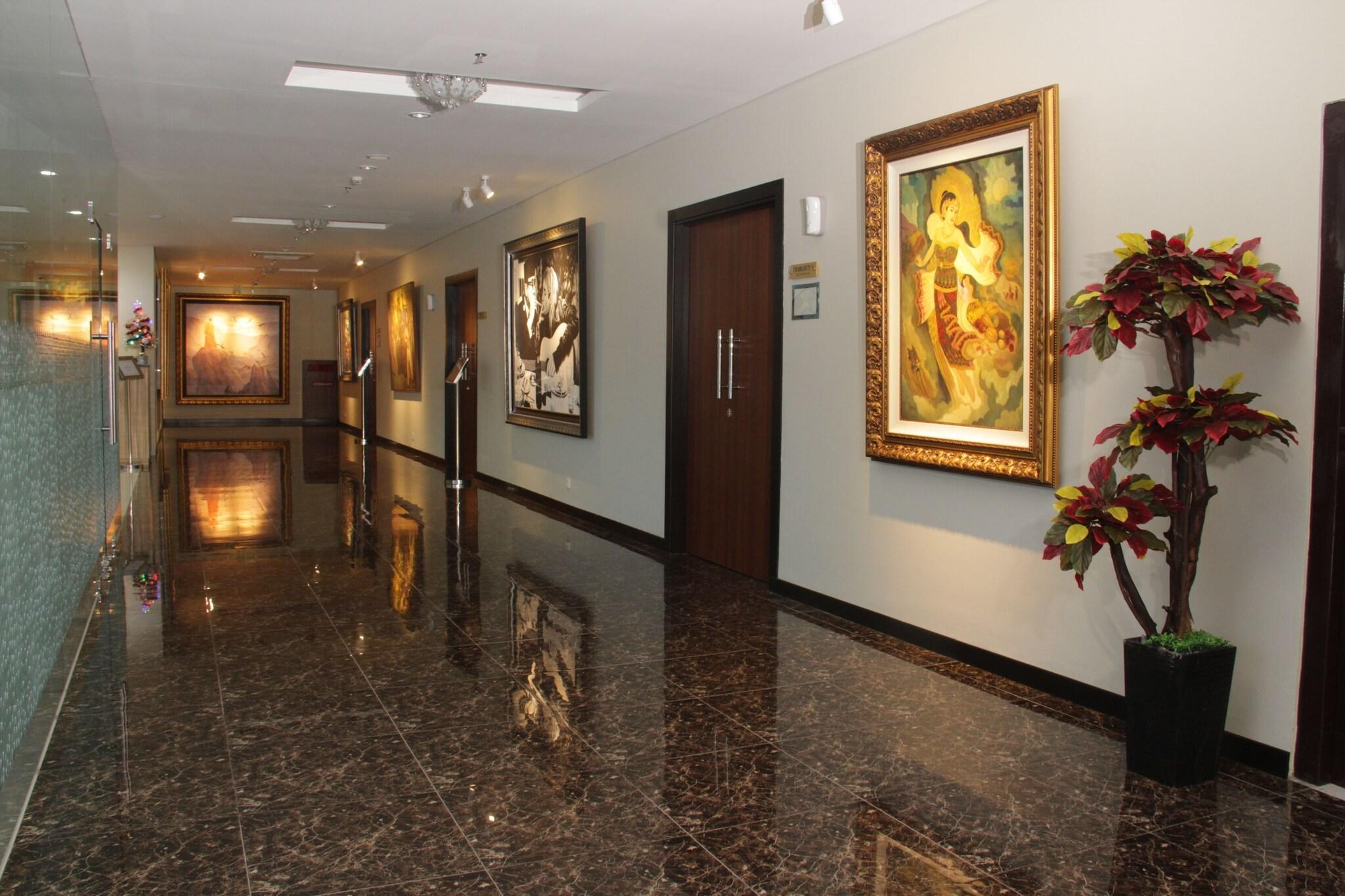 Vista Lobby Atrium Premiere Hotel Cilacap