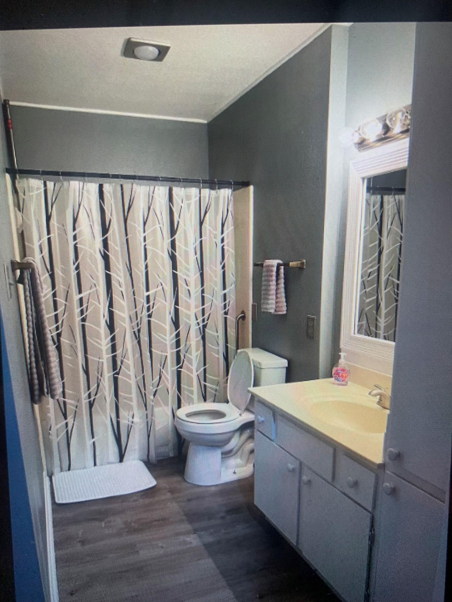 Equipamiento de Habitación Camelot Village LLC