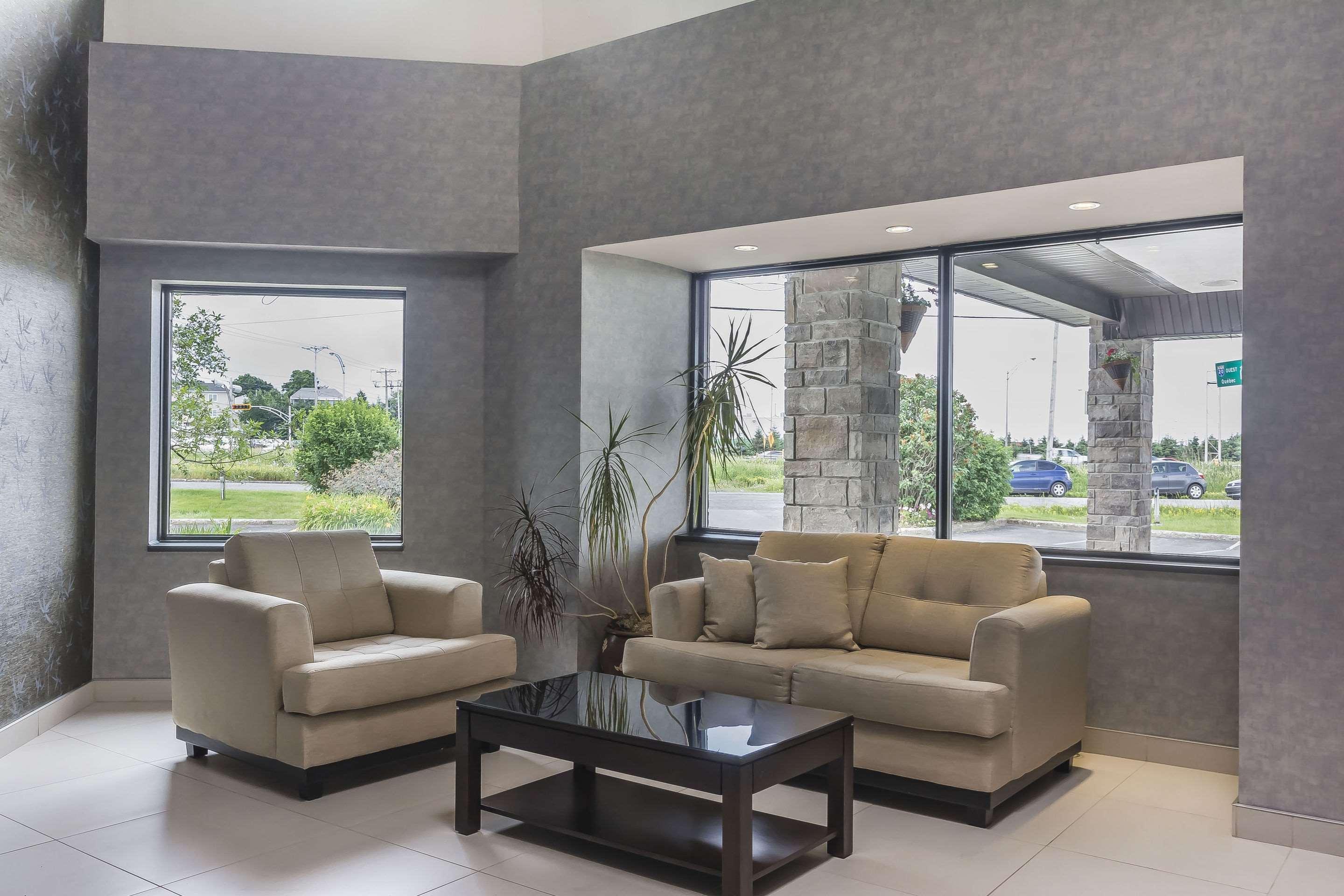 Vista Lobby Comfort Inn Levis