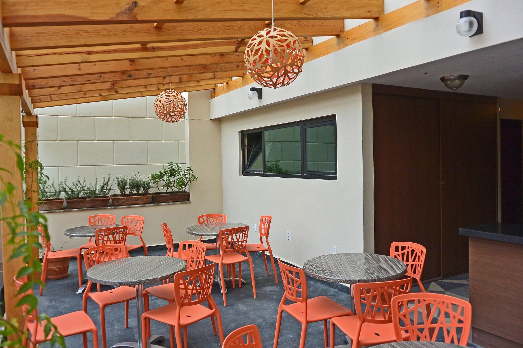 Bar/Salón Wyndham Garden Residences