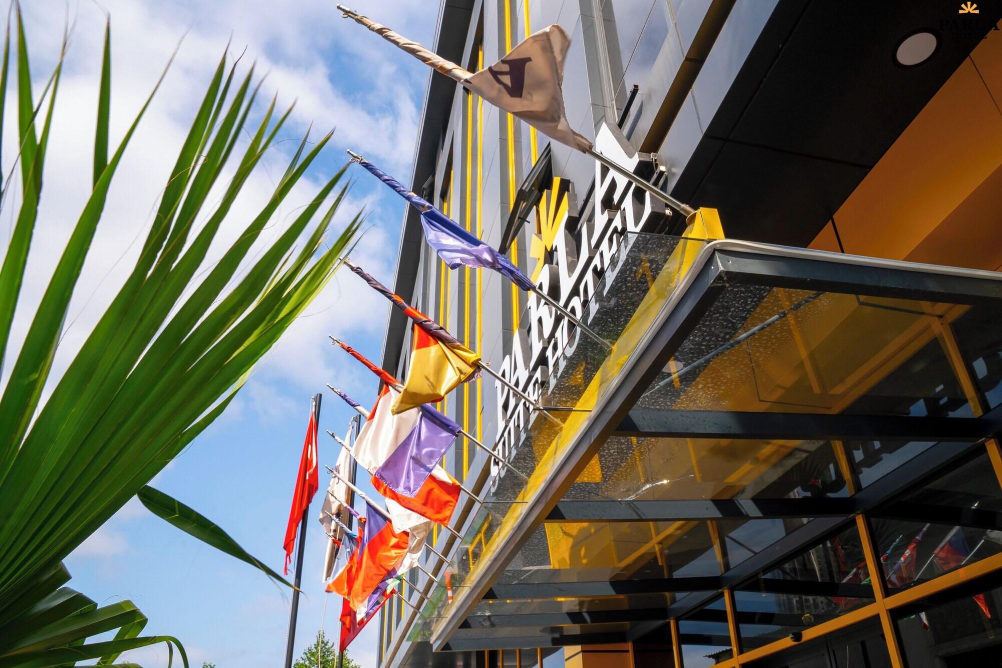 Vista Exterior Parla Suite Hotel