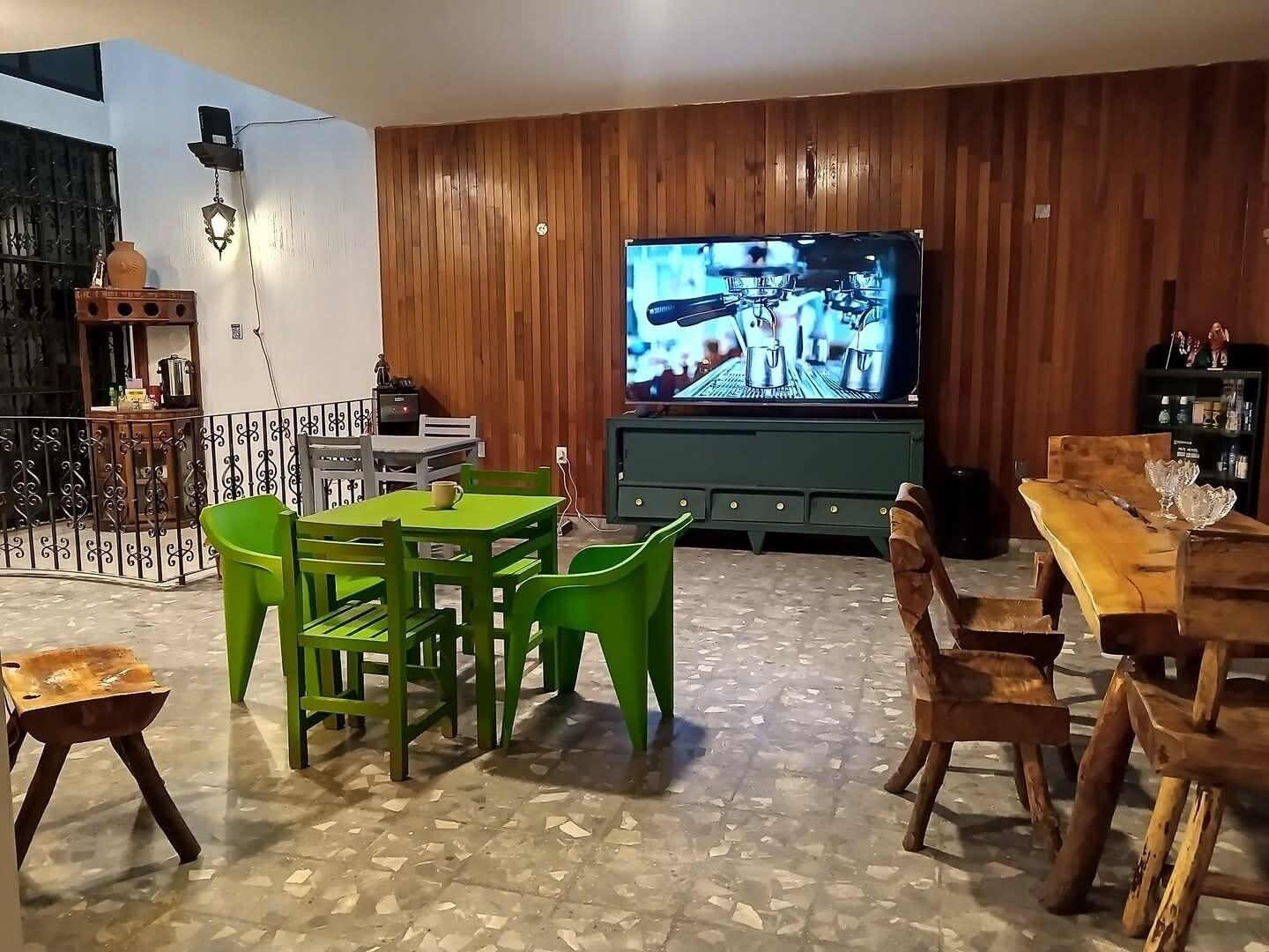 Varios Hostel Paricutín